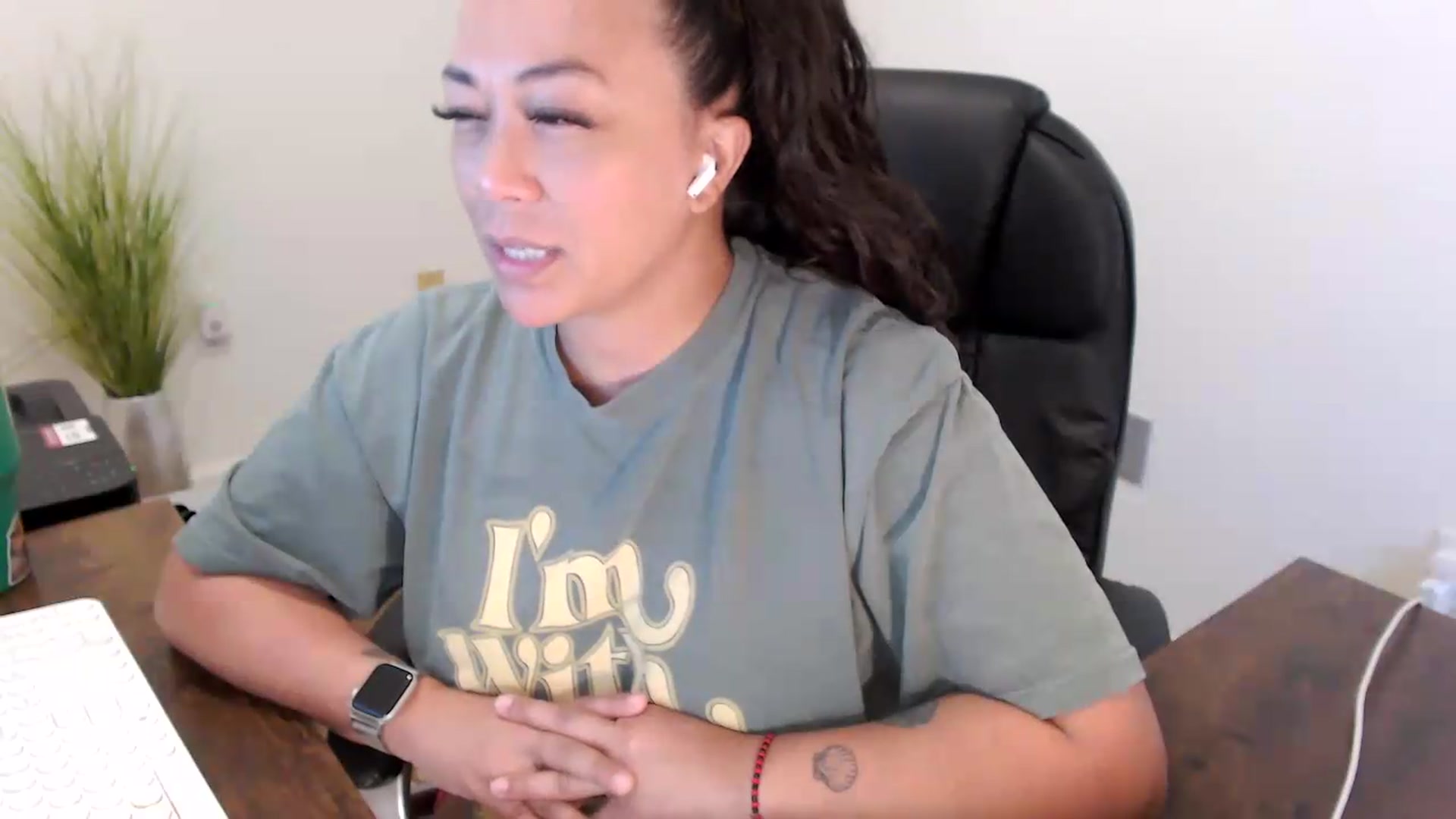 Gallery image thumbnail from MickaylaStar's myfreecams stream on, 07/08/2026, 14:50 image 14 of 20
