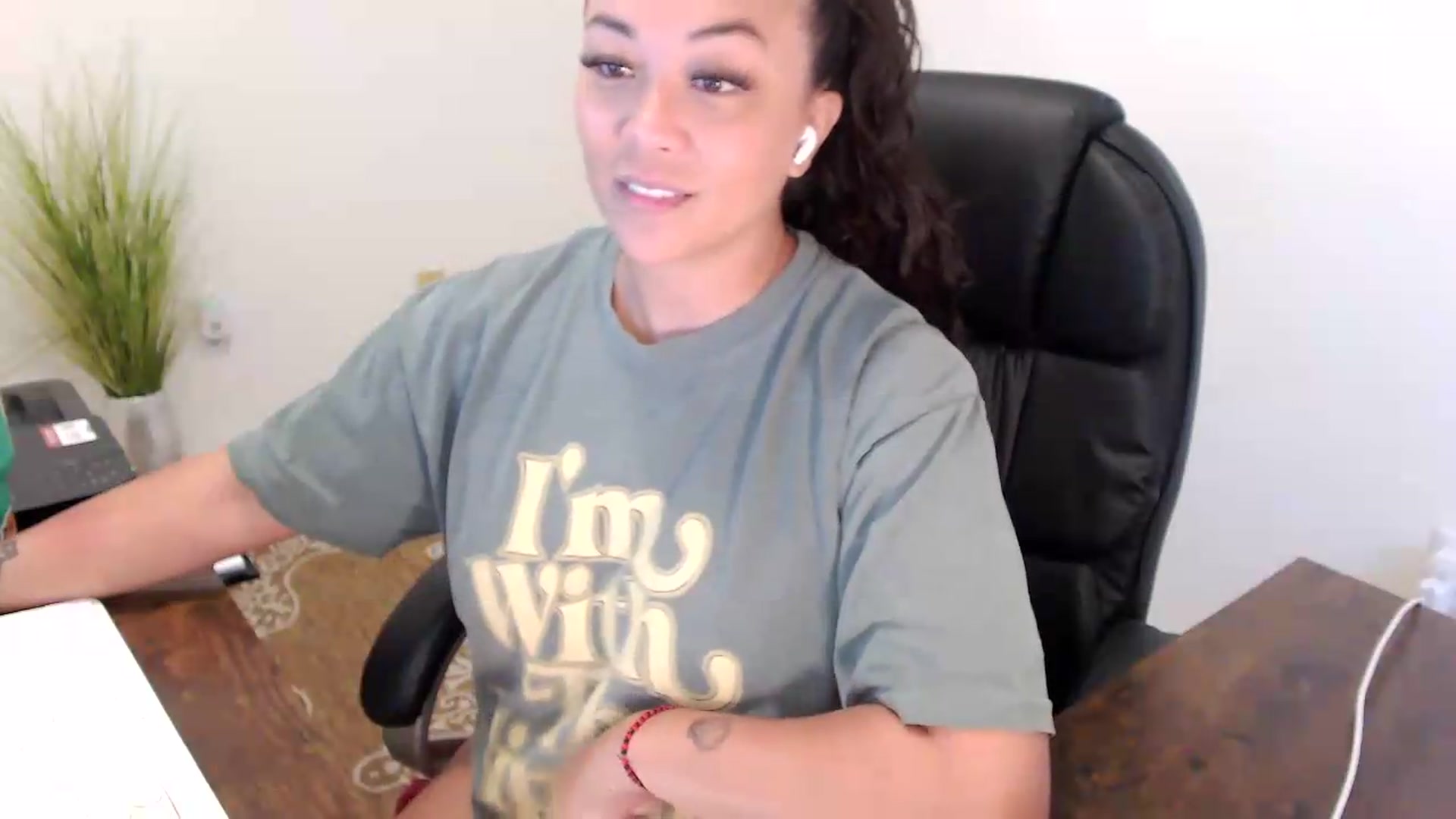 Gallery image thumbnail from MickaylaStar's myfreecams stream on, 07/08/2026, 14:50 image 19 of 20