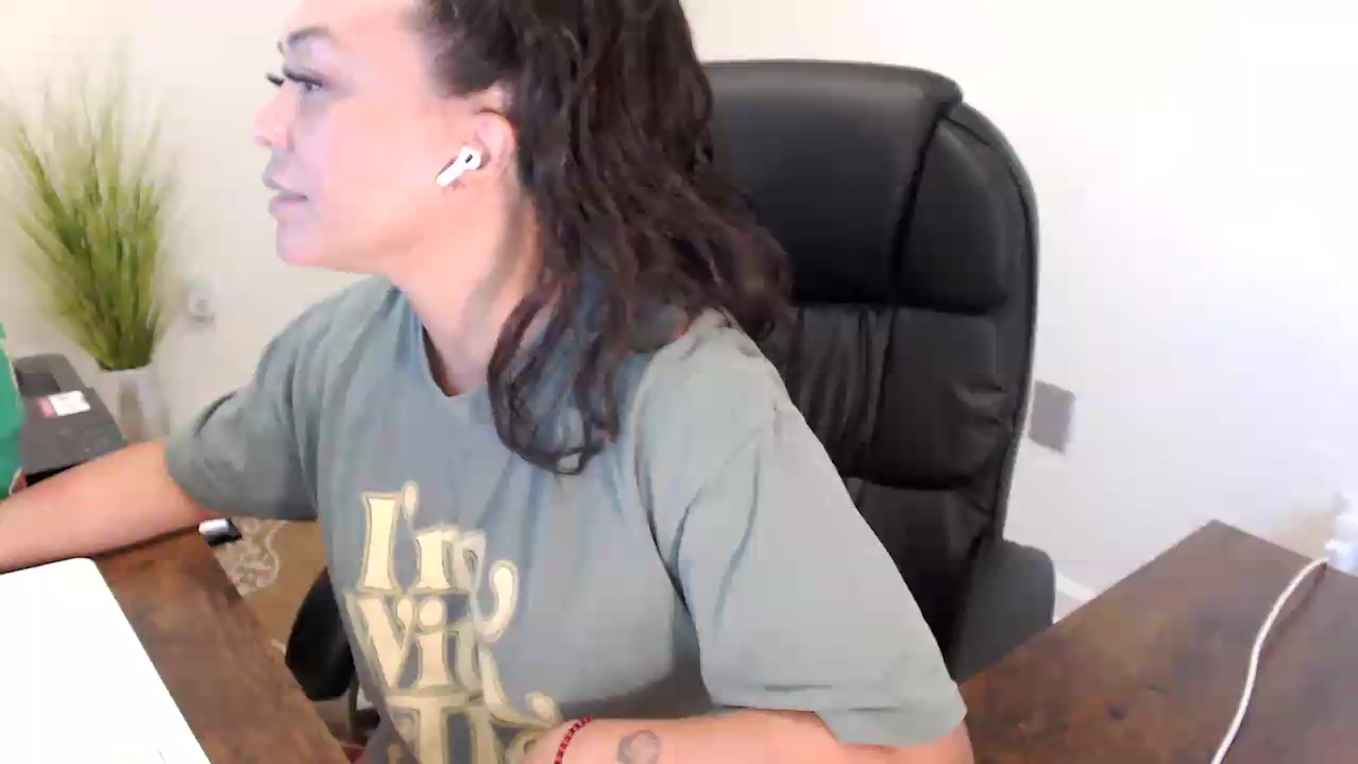 Gallery image thumbnail from MickaylaStar's myfreecams stream on, 07/08/2026, 15:23 image 1 of 20