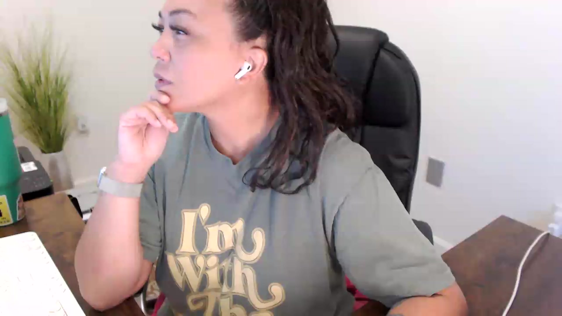 Gallery image thumbnail from MickaylaStar's myfreecams stream on, 07/08/2026, 15:23 image 9 of 20