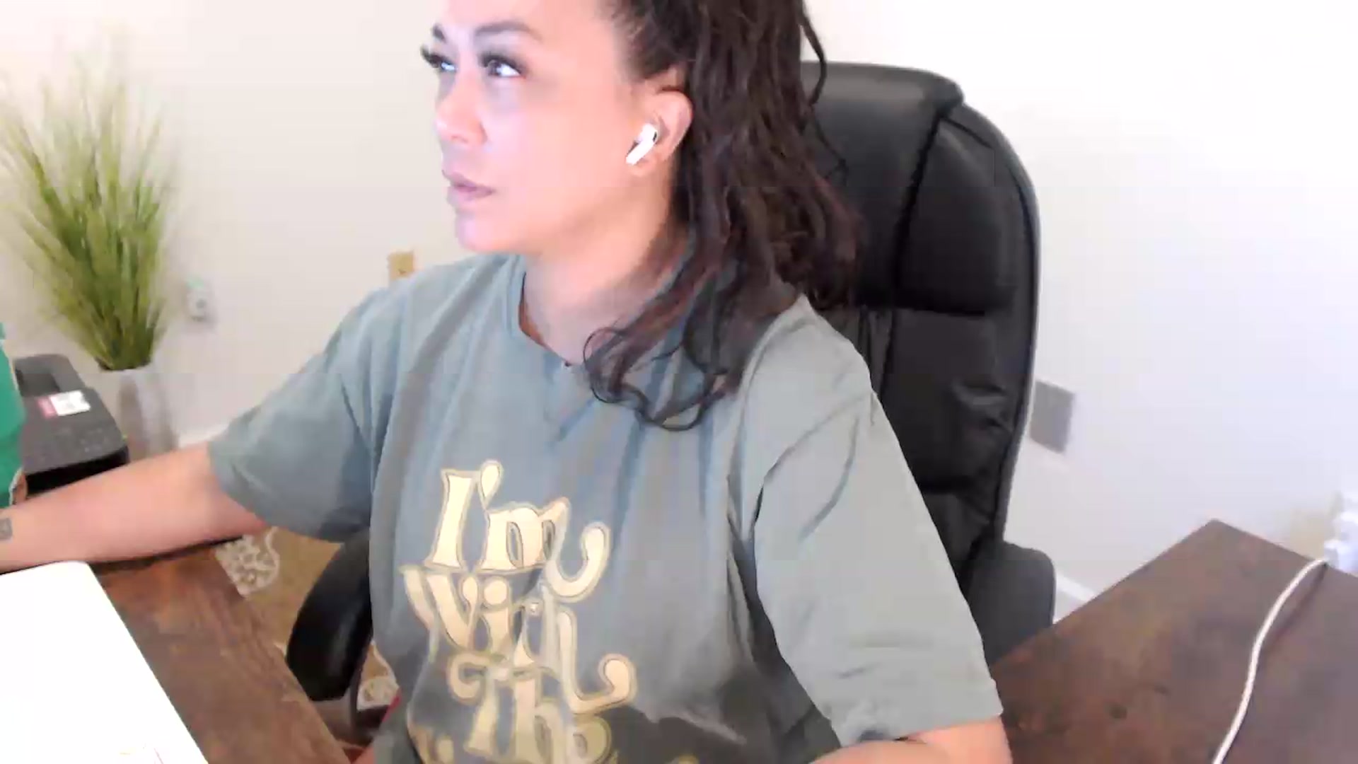 Gallery image thumbnail from MickaylaStar's myfreecams stream on, 07/08/2026, 15:23 image 5 of 20