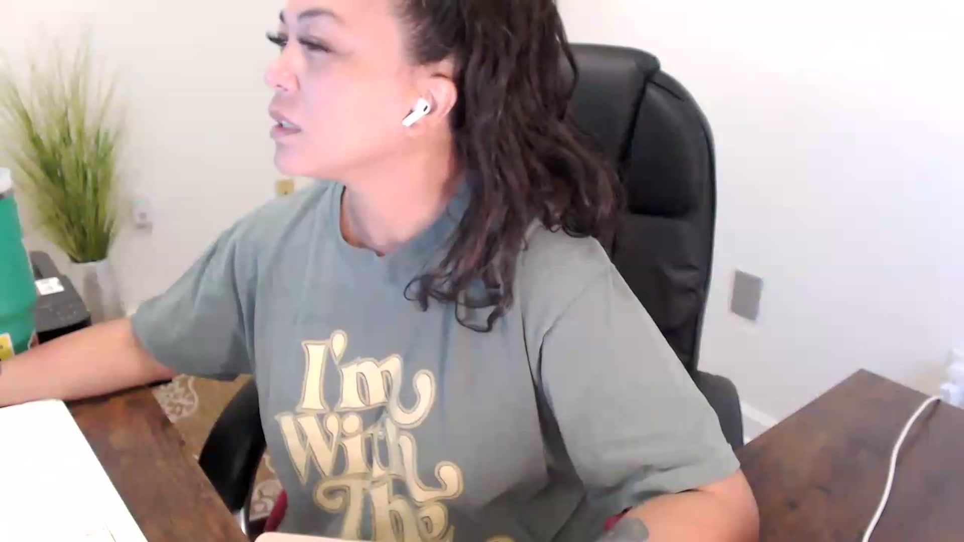 Gallery image thumbnail from MickaylaStar's myfreecams stream on, 07/08/2026, 15:23 image 10 of 20