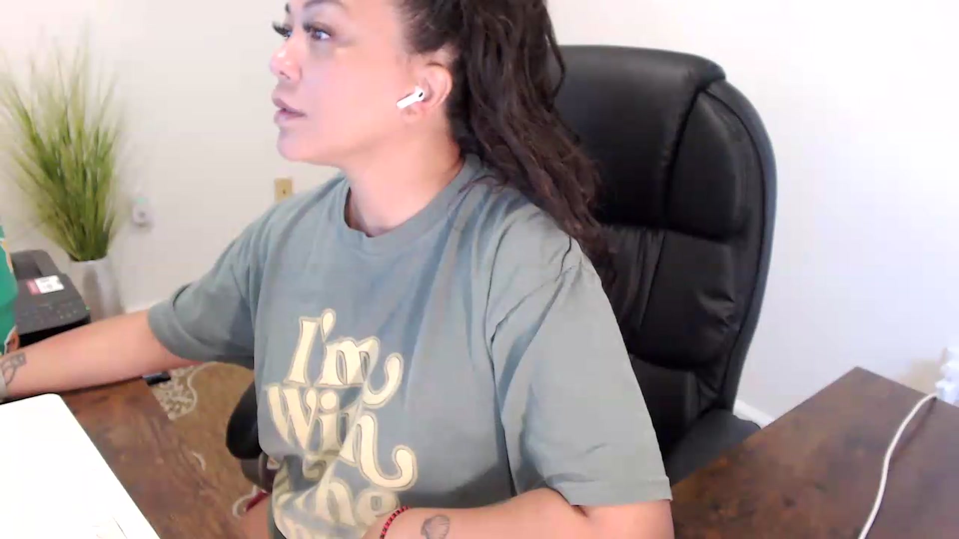 Gallery image thumbnail from MickaylaStar's myfreecams stream on, 07/08/2026, 15:23 image 17 of 20