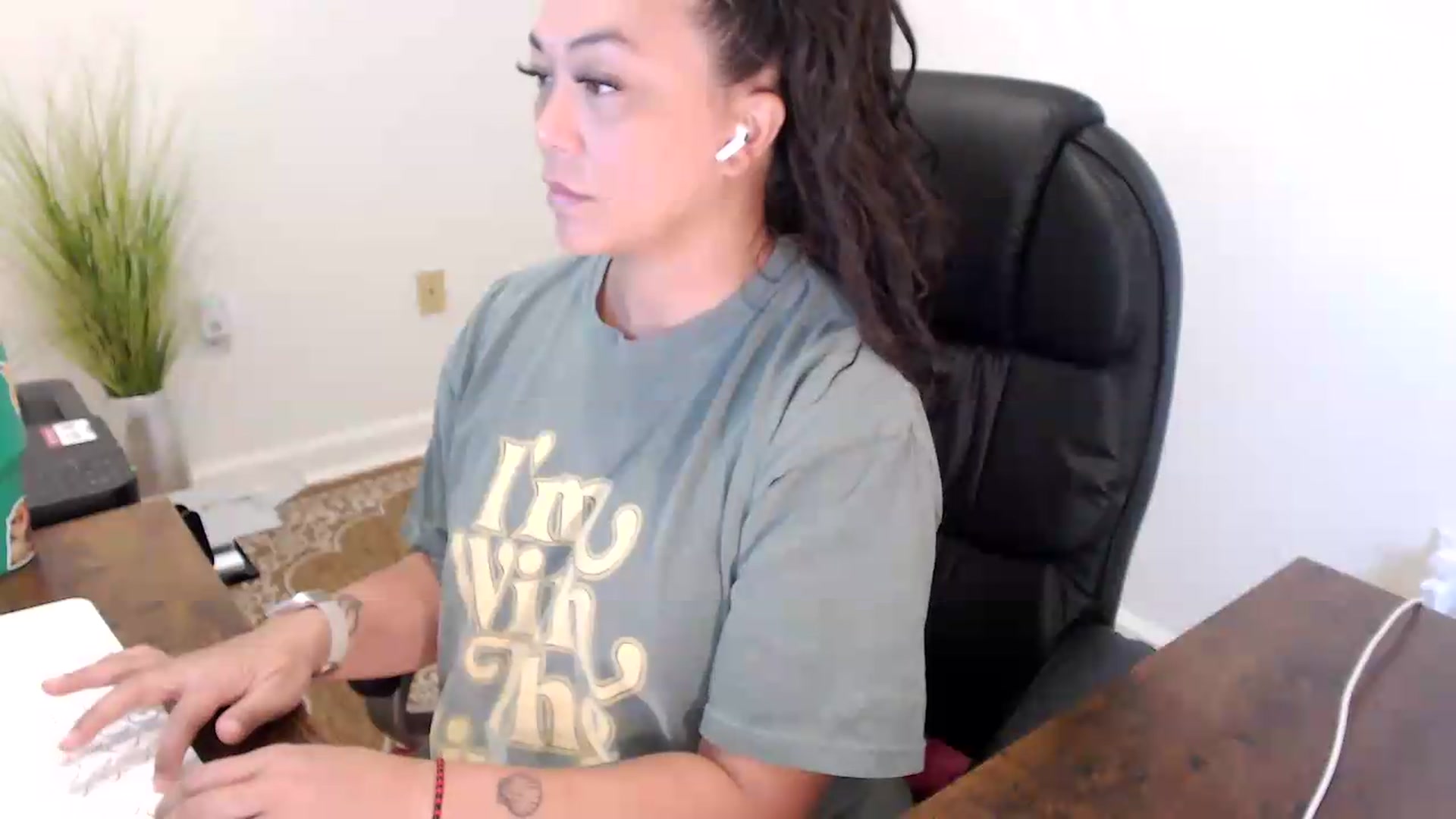 Gallery image thumbnail from MickaylaStar's myfreecams stream on, 07/08/2026, 15:23 image 18 of 20