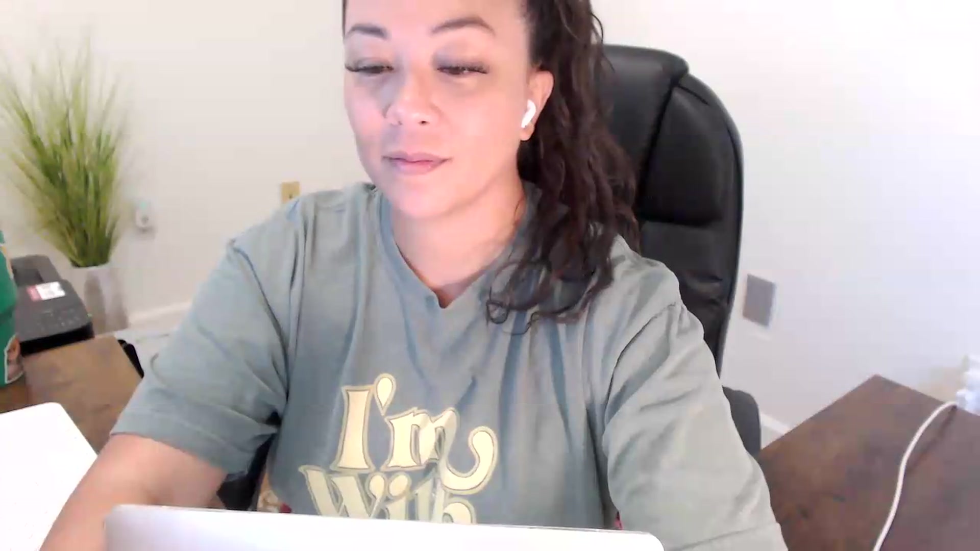 Gallery image thumbnail from MickaylaStar's myfreecams stream on, 07/08/2026, 15:23 image 13 of 20