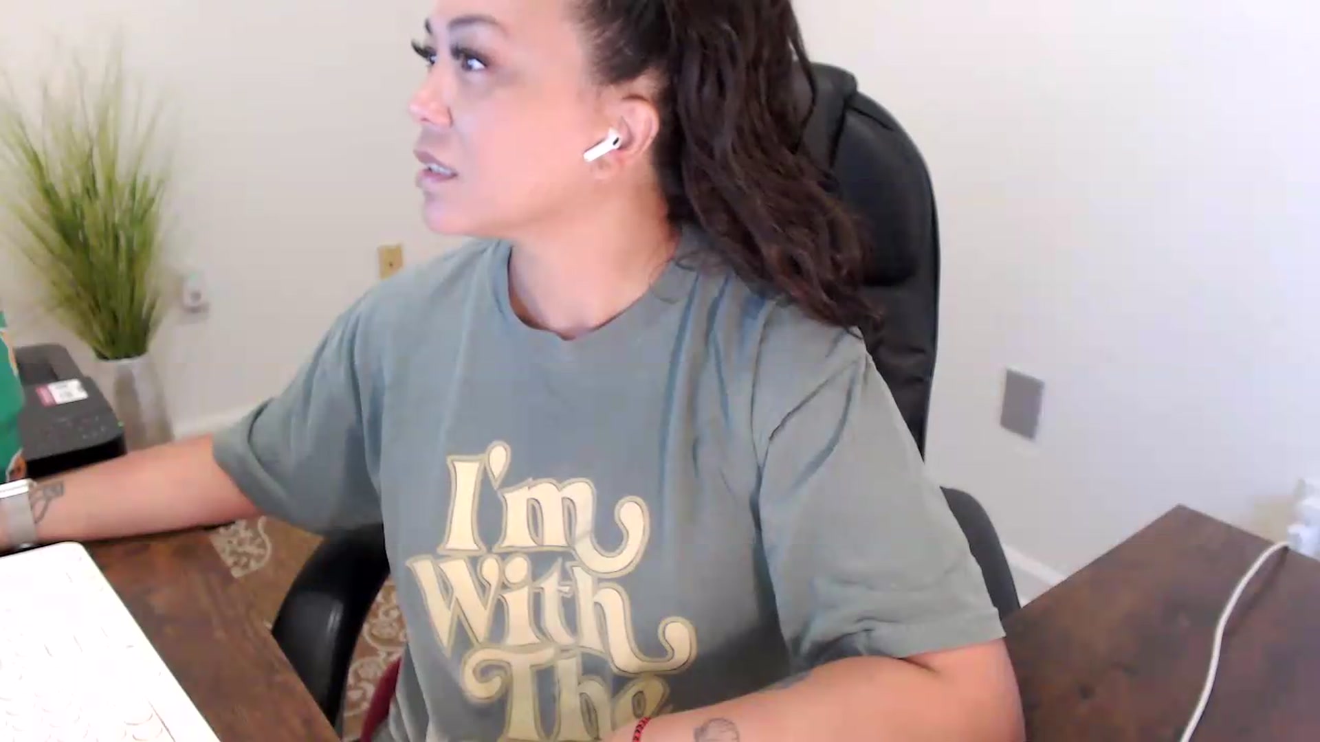 Gallery image thumbnail from MickaylaStar's myfreecams stream on, 07/08/2026, 15:23 image 15 of 20