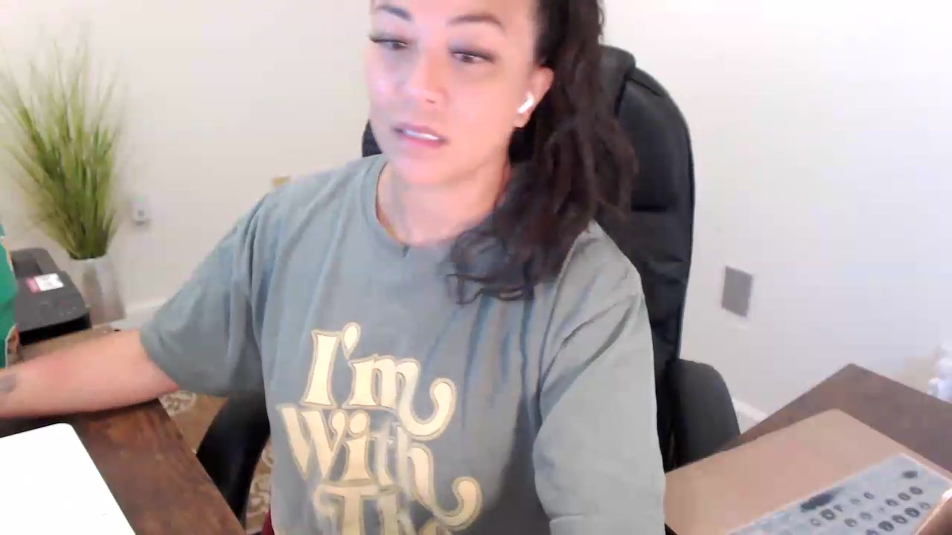 Gallery image thumbnail from MickaylaStar's myfreecams stream on, 07/08/2026, 15:52 image 3 of 20