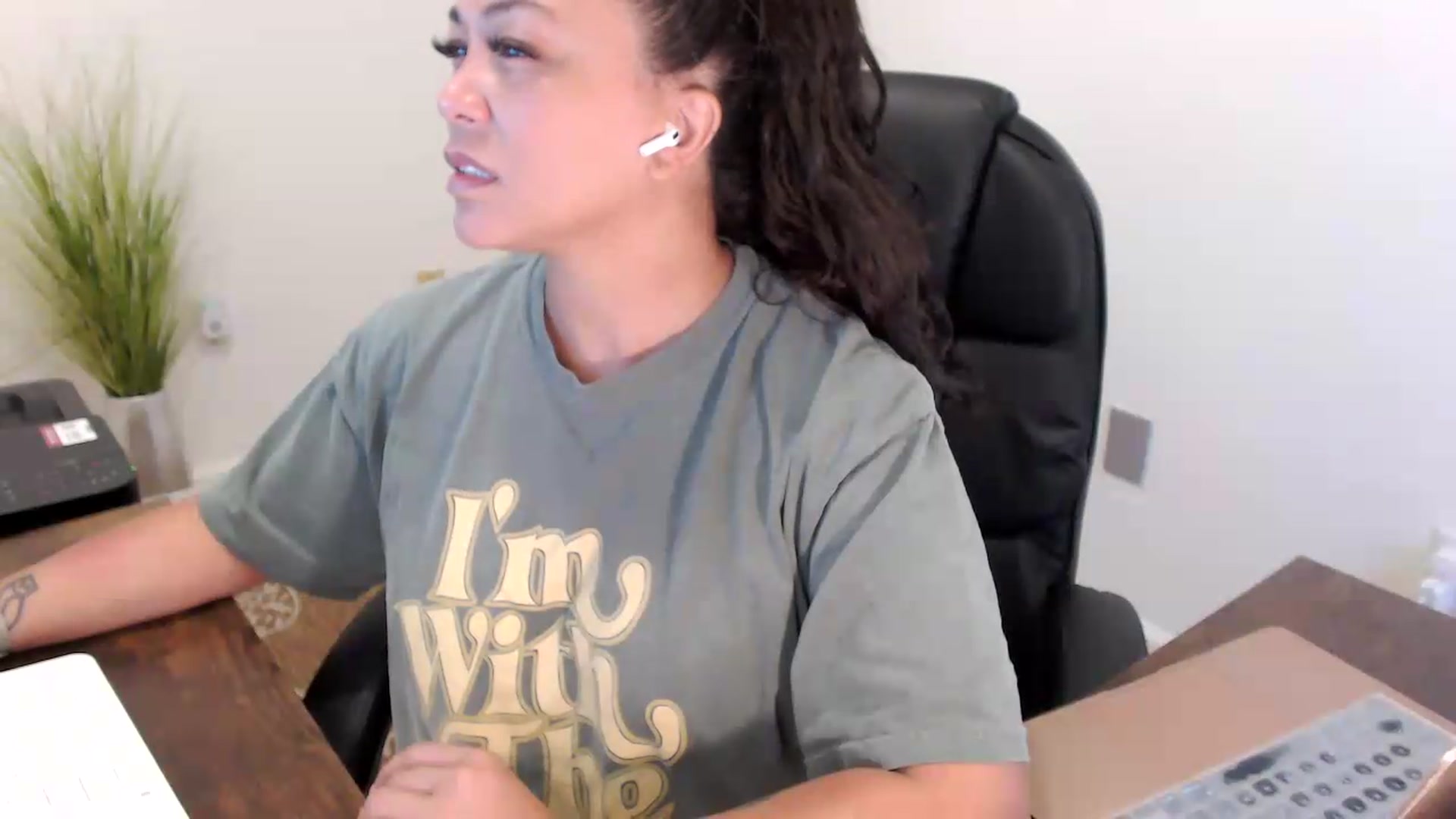 Gallery image thumbnail from MickaylaStar's myfreecams stream on, 07/08/2026, 15:52 image 14 of 20