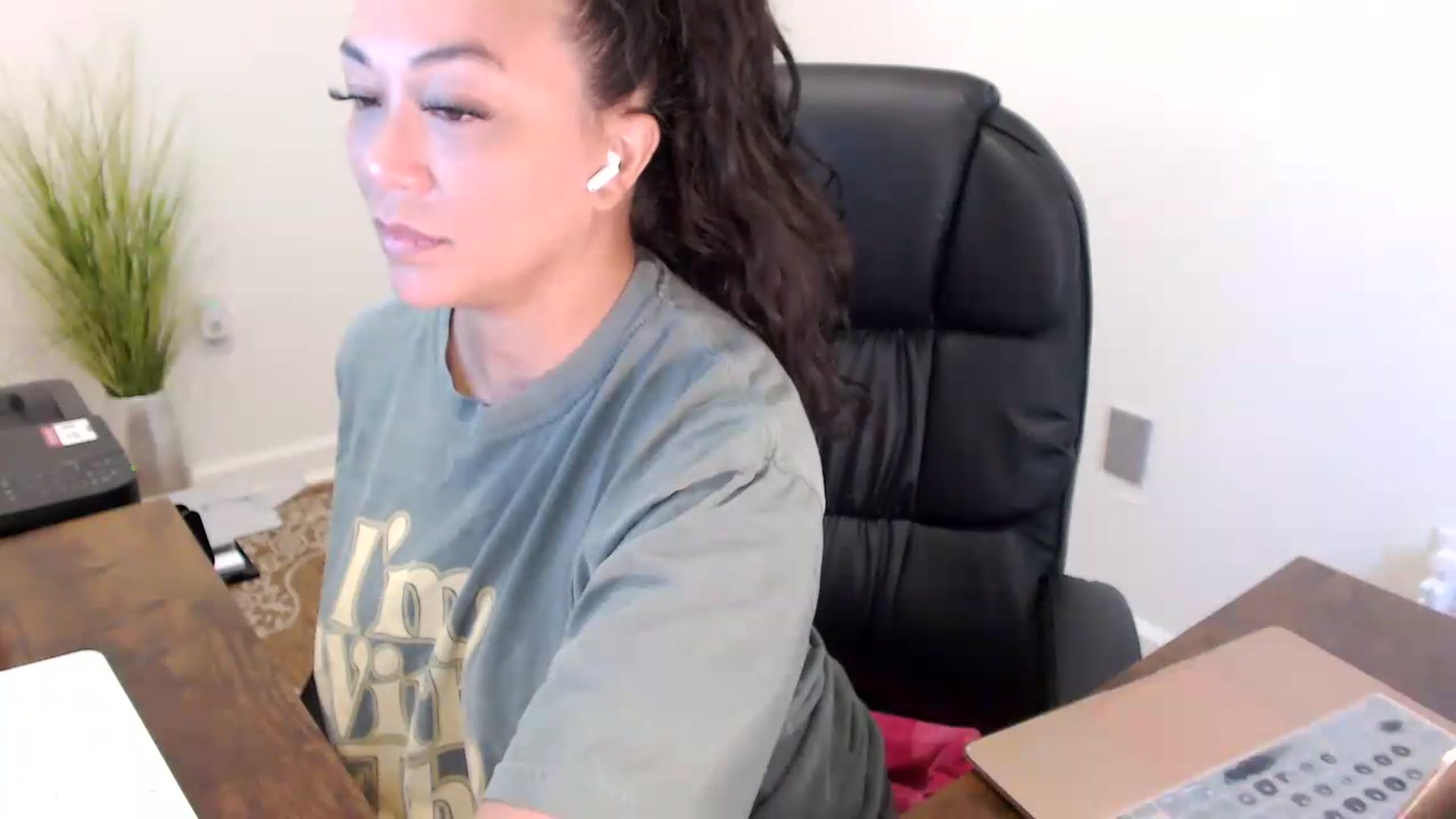 Gallery image thumbnail from MickaylaStar's myfreecams stream on, 07/08/2026, 15:52 image 9 of 20
