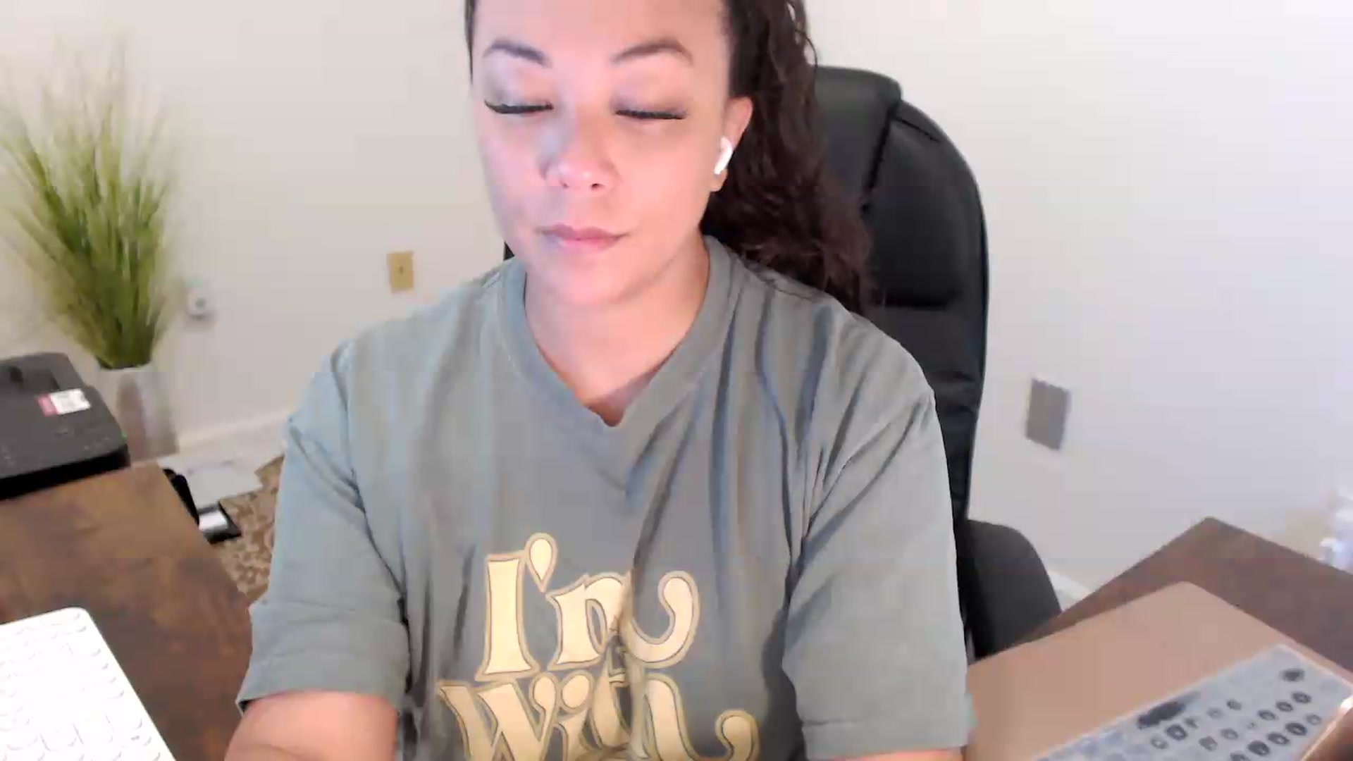 Gallery image thumbnail from MickaylaStar's myfreecams stream on, 07/08/2026, 15:52 image 17 of 20