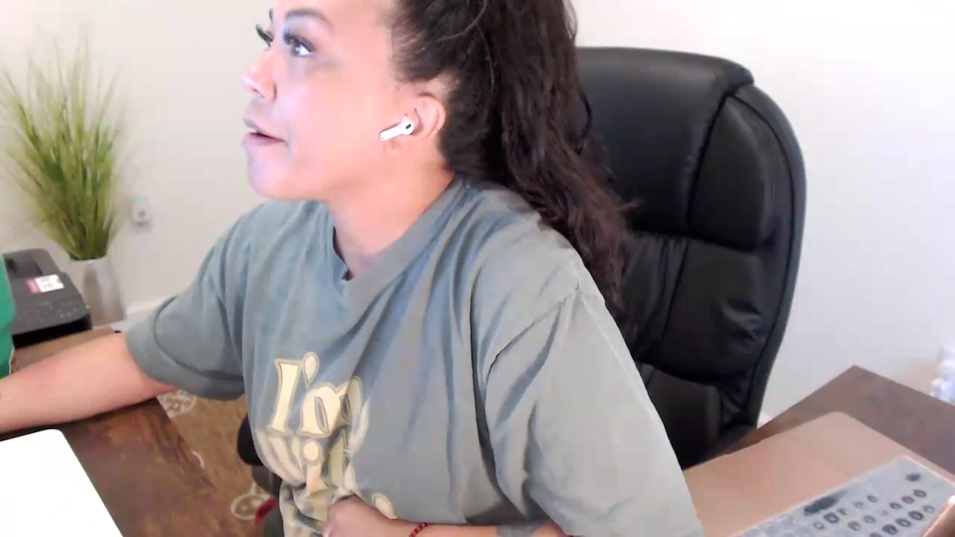 Gallery image thumbnail from MickaylaStar's myfreecams stream on, 07/08/2026, 16:20 image 3 of 20