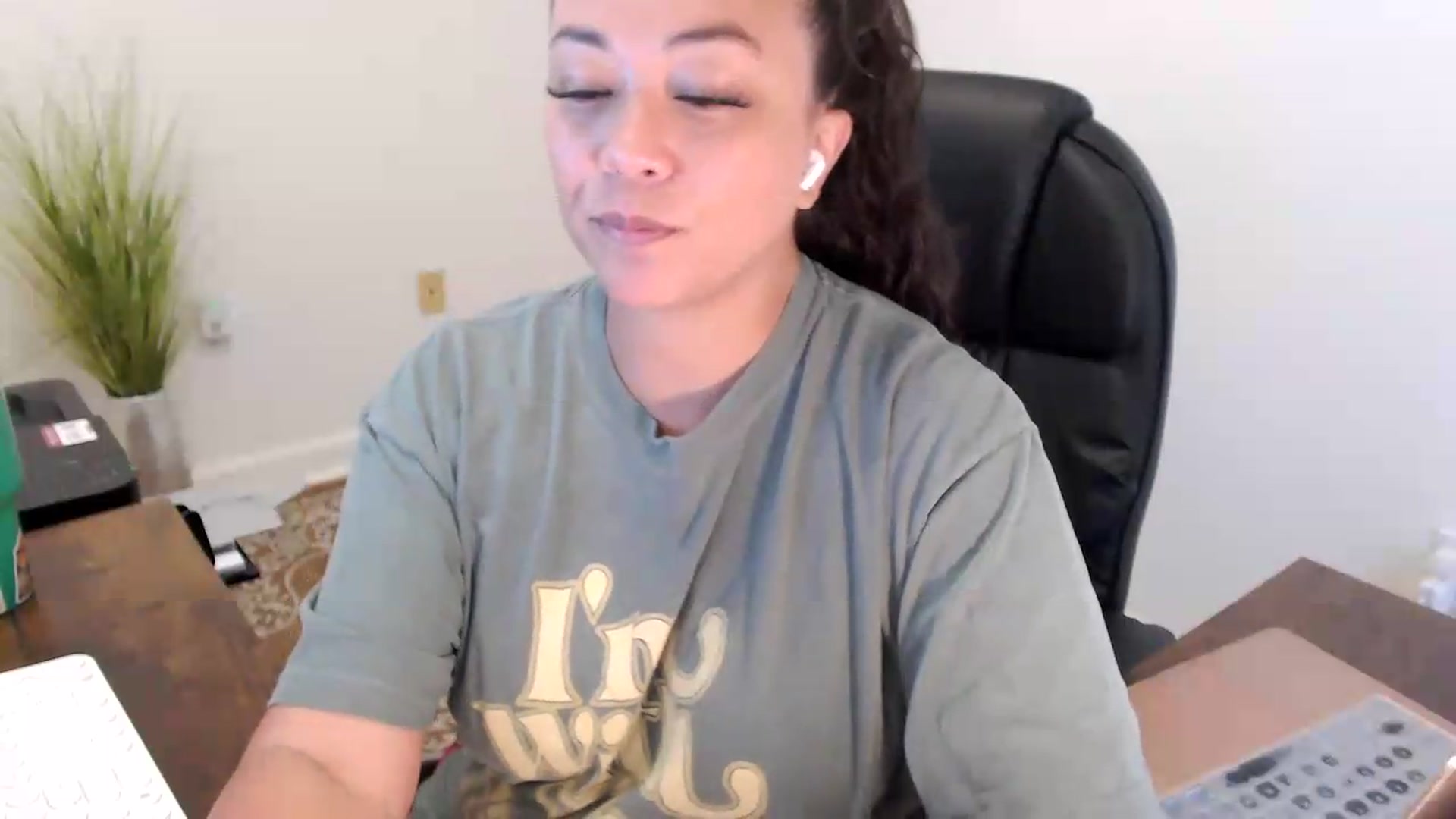 Gallery image thumbnail from MickaylaStar's myfreecams stream on, 07/08/2026, 16:20 image 2 of 20