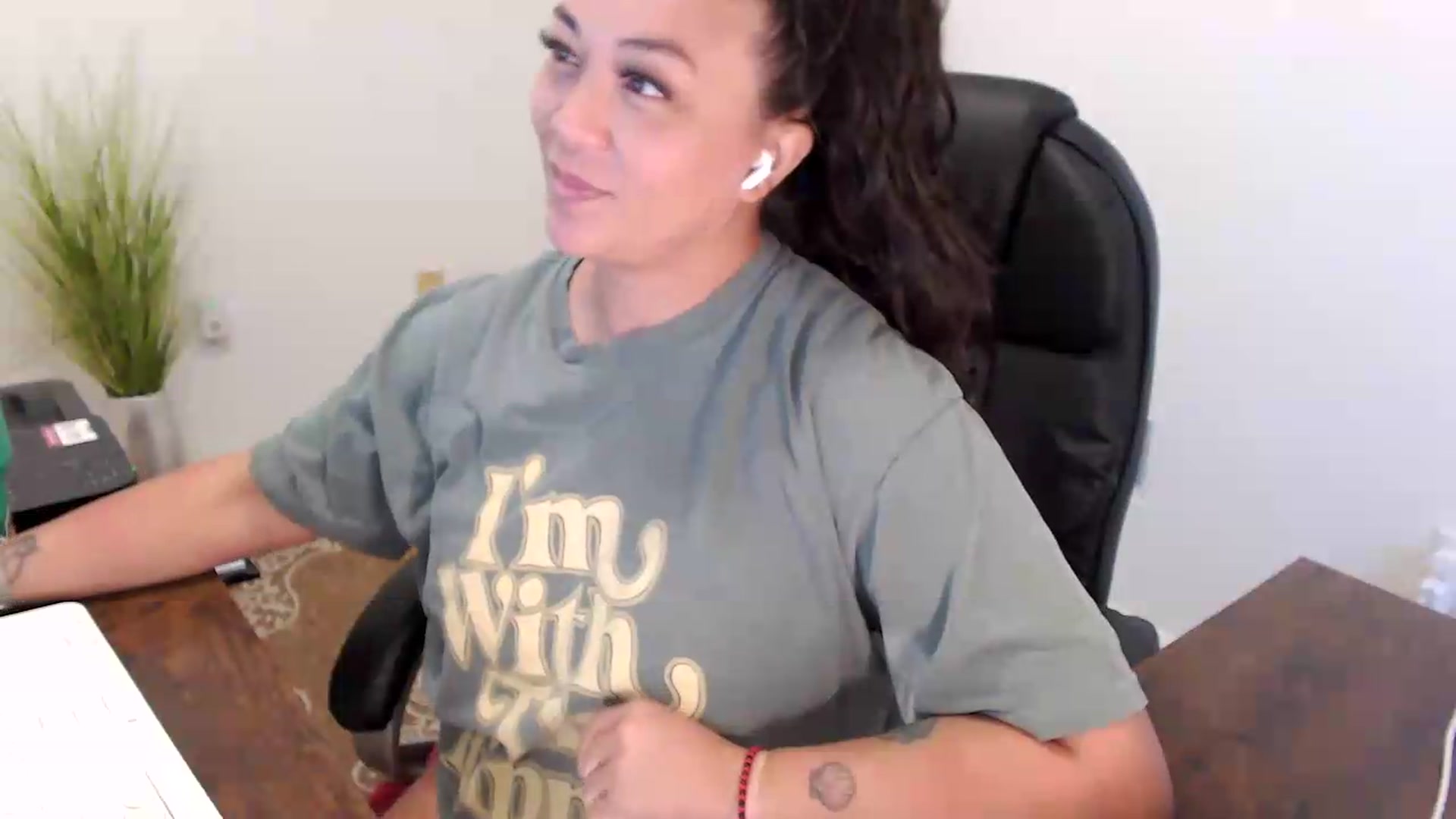 Gallery image thumbnail from MickaylaStar's myfreecams stream on, 07/08/2026, 16:20 image 20 of 20