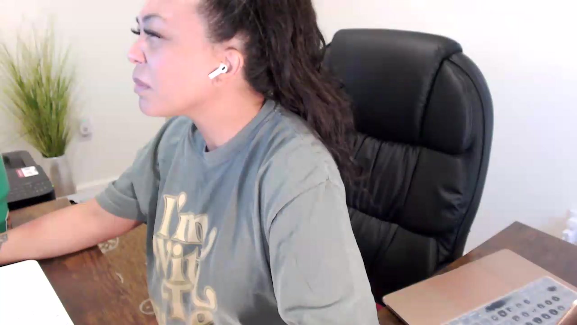 Gallery image thumbnail from MickaylaStar's myfreecams stream on, 07/08/2026, 16:20 image 9 of 20