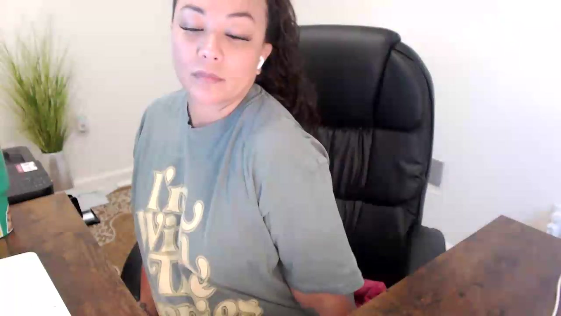 Gallery image thumbnail from MickaylaStar's myfreecams stream on, 07/08/2026, 16:20 image 14 of 20