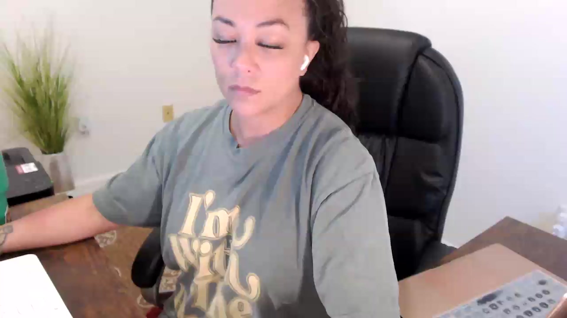 Gallery image thumbnail from MickaylaStar's myfreecams stream on, 07/08/2026, 16:20 image 1 of 20