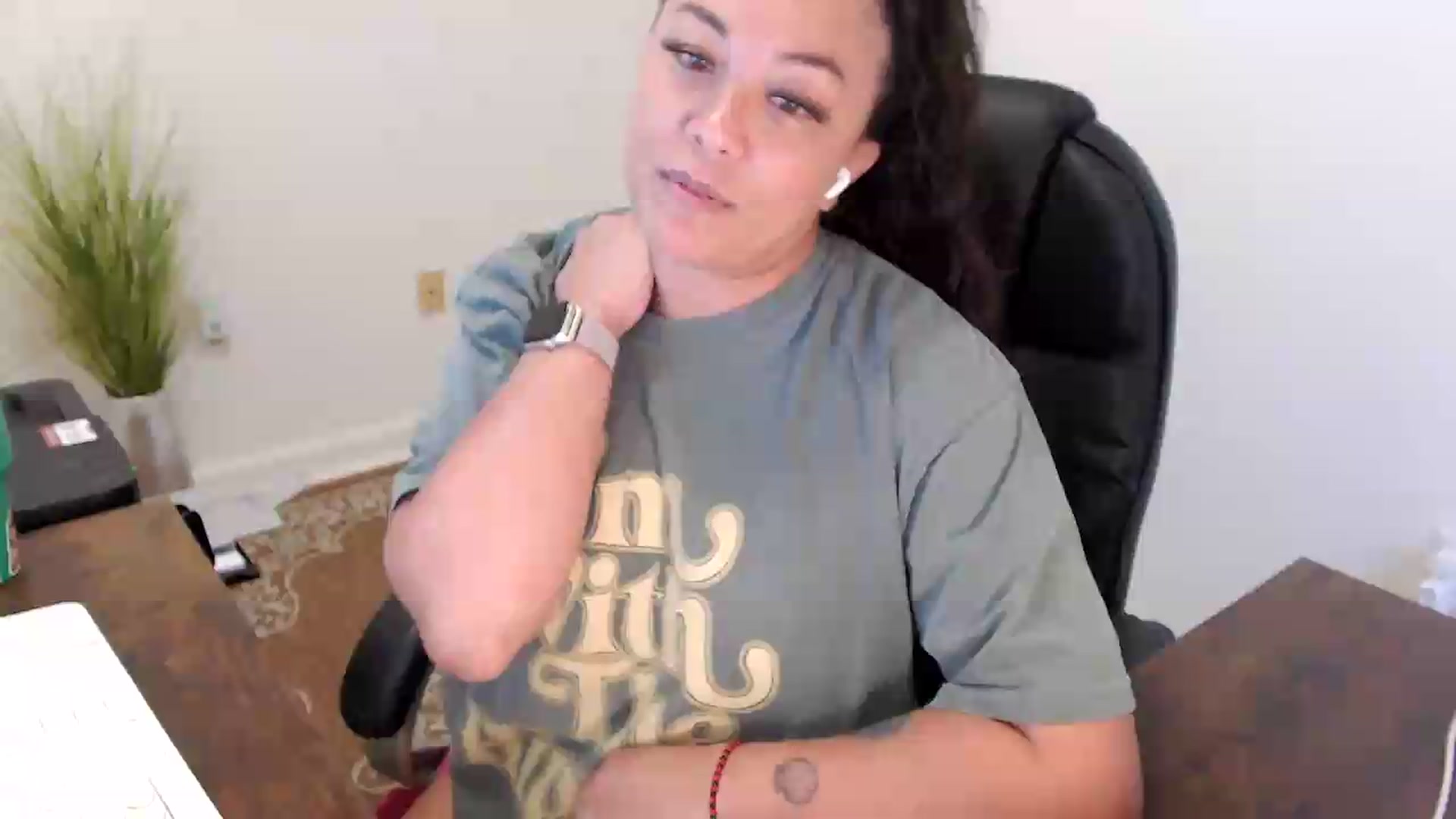 Gallery image thumbnail from MickaylaStar's myfreecams stream on, 07/08/2026, 16:20 image 15 of 20