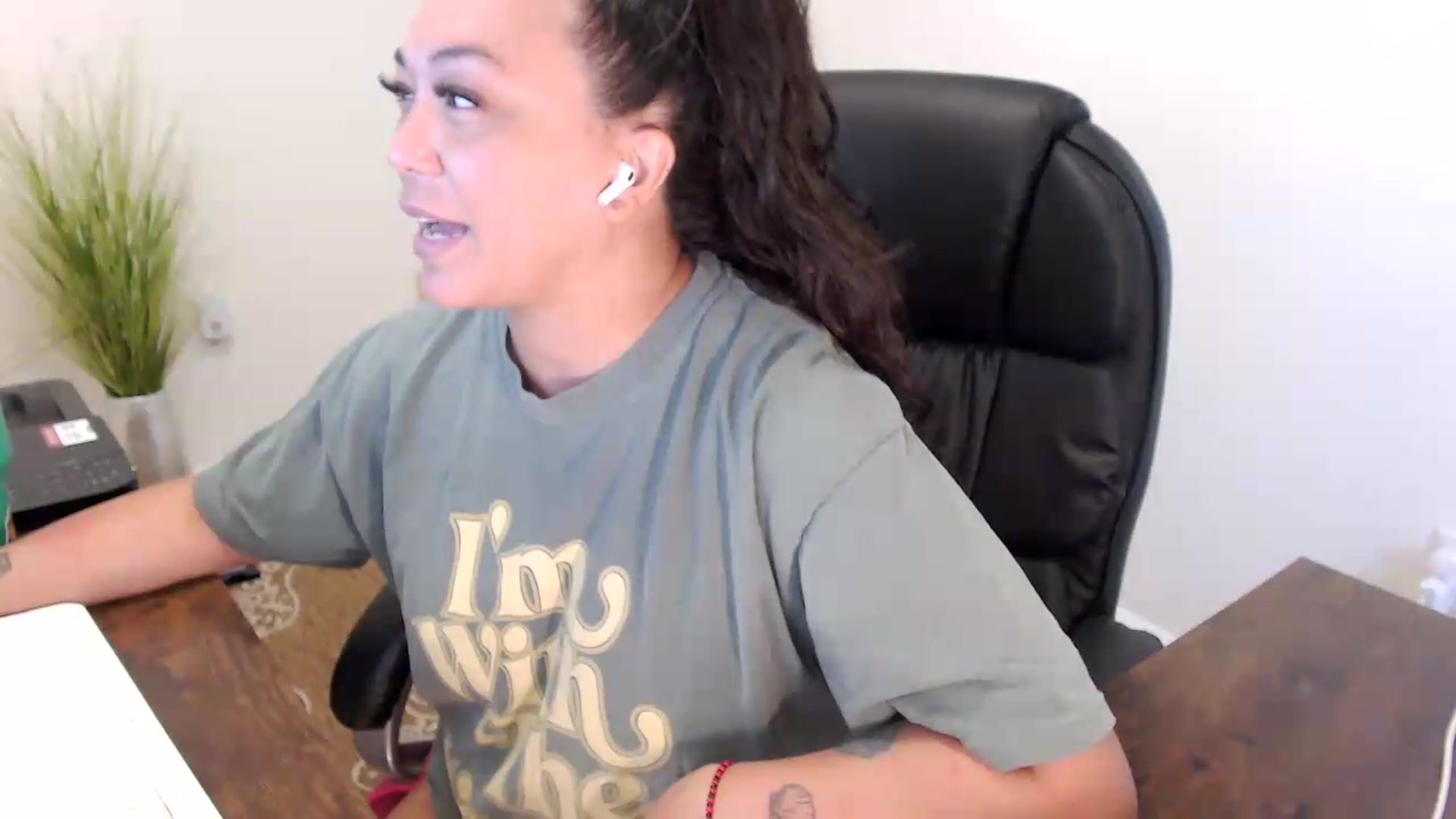 Gallery image thumbnail from MickaylaStar's myfreecams stream on, 07/08/2026, 16:20 image 19 of 20