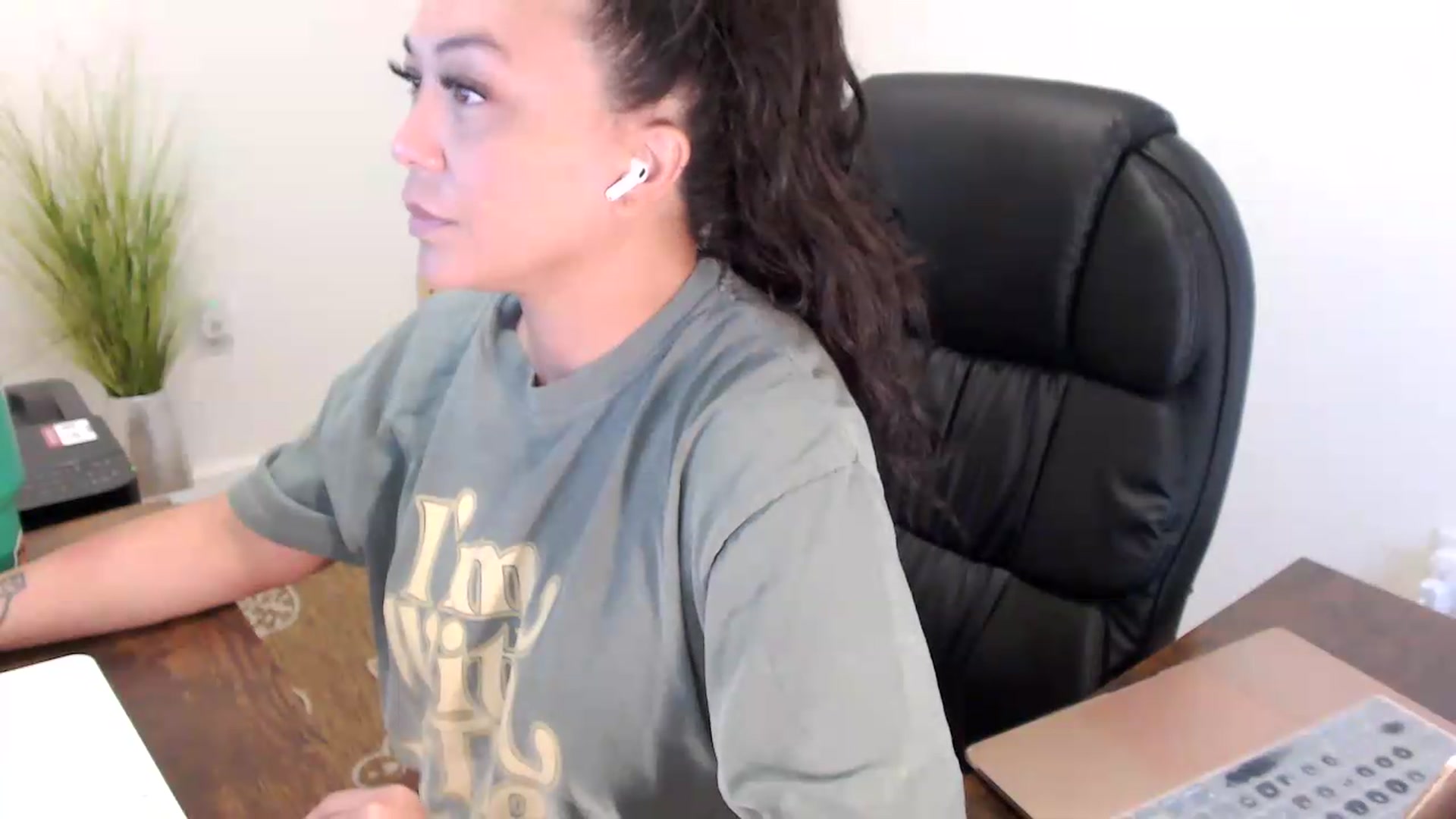 Gallery image thumbnail from MickaylaStar's myfreecams stream on, 07/08/2026, 16:20 image 10 of 20