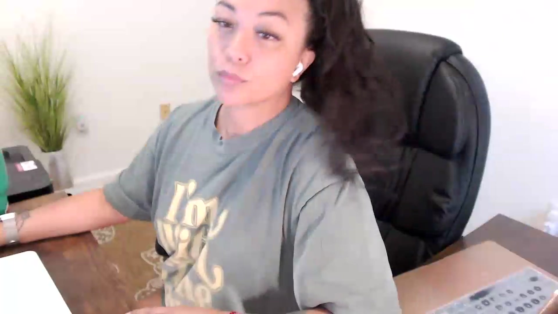 Gallery image thumbnail from MickaylaStar's myfreecams stream on, 07/08/2026, 16:20 image 4 of 20