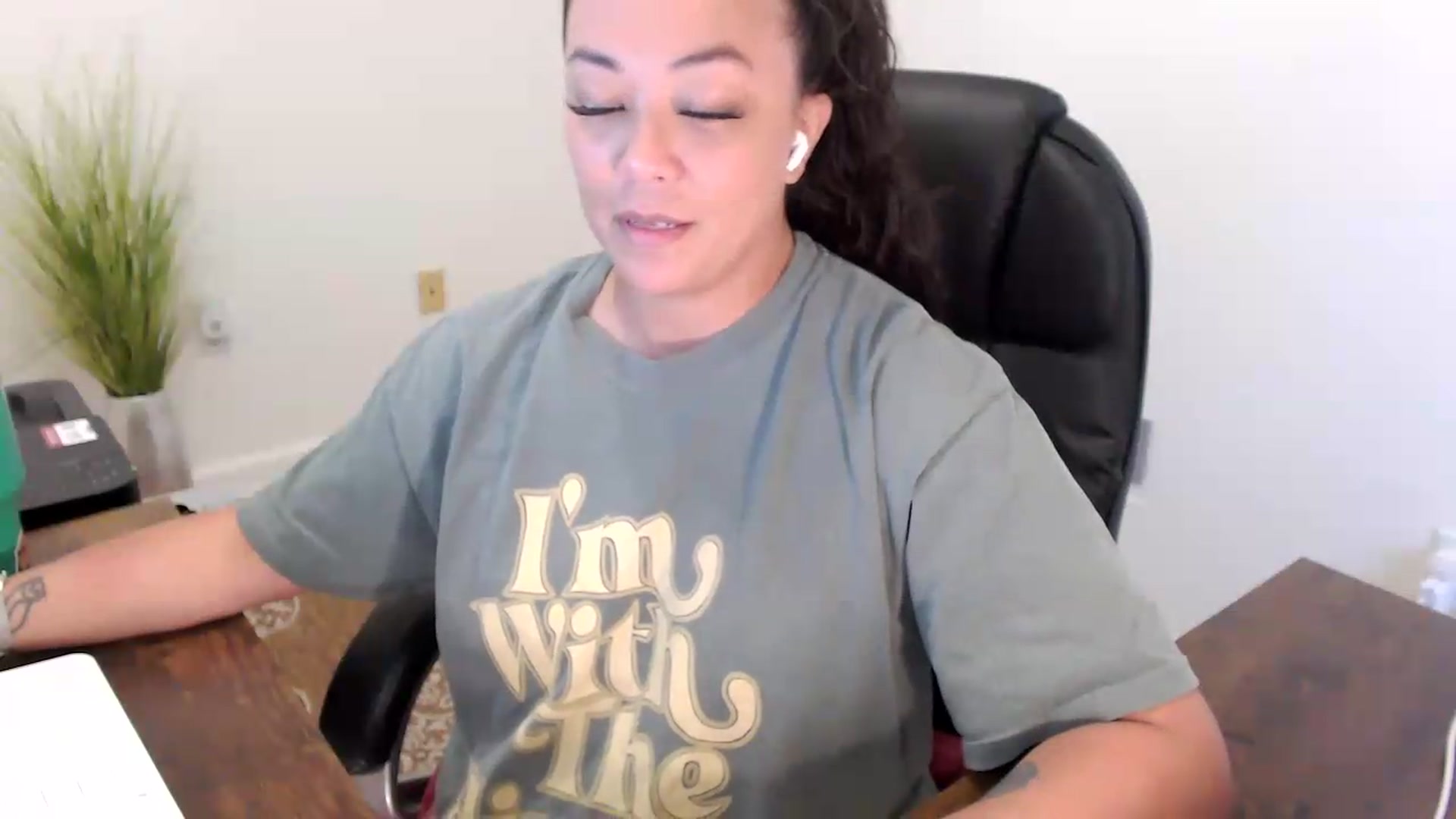 Gallery image thumbnail from MickaylaStar's myfreecams stream on, 07/08/2026, 16:20 image 12 of 20