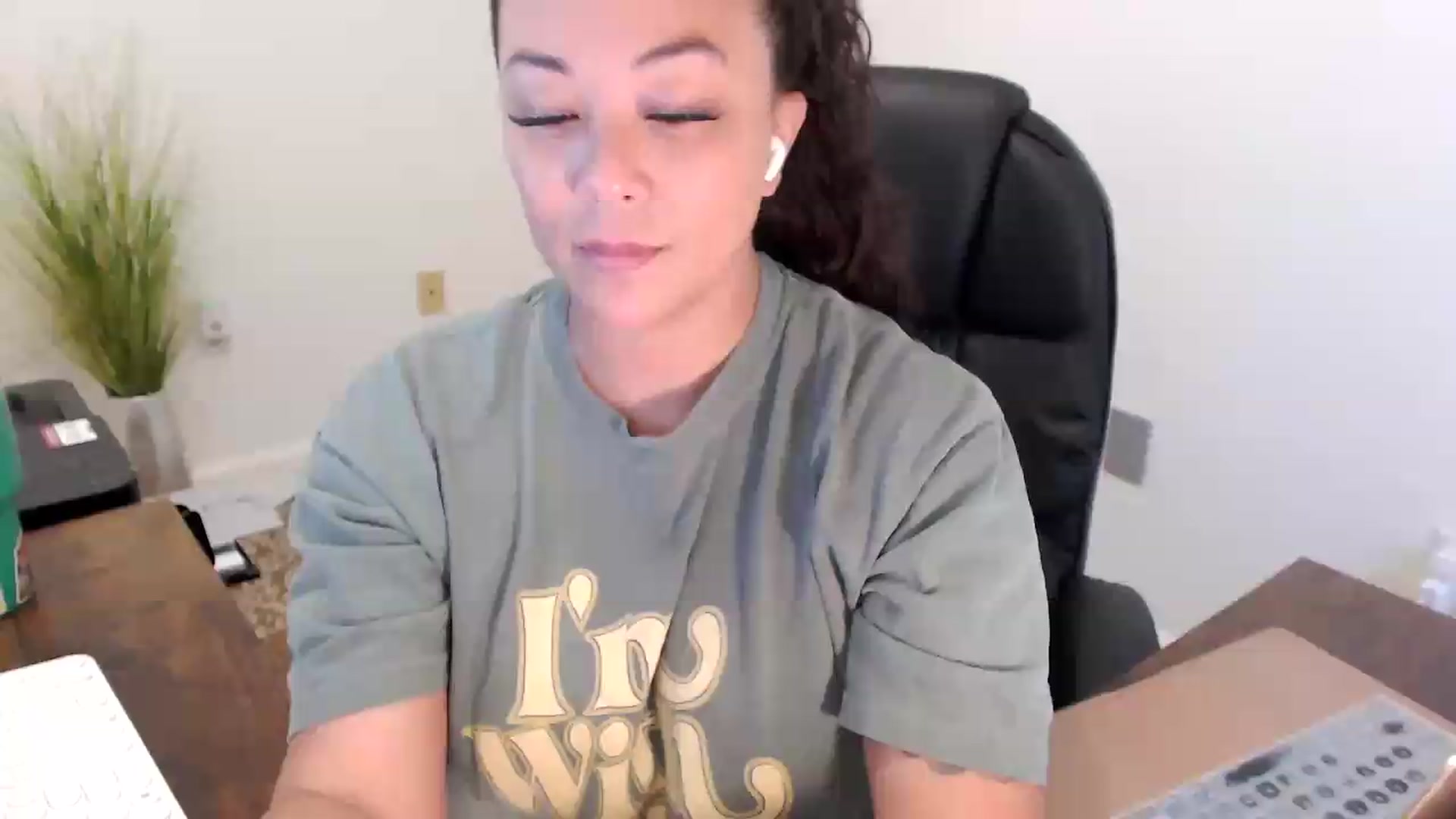 Gallery image thumbnail from MickaylaStar's myfreecams stream on, 07/08/2026, 16:20 image 7 of 20