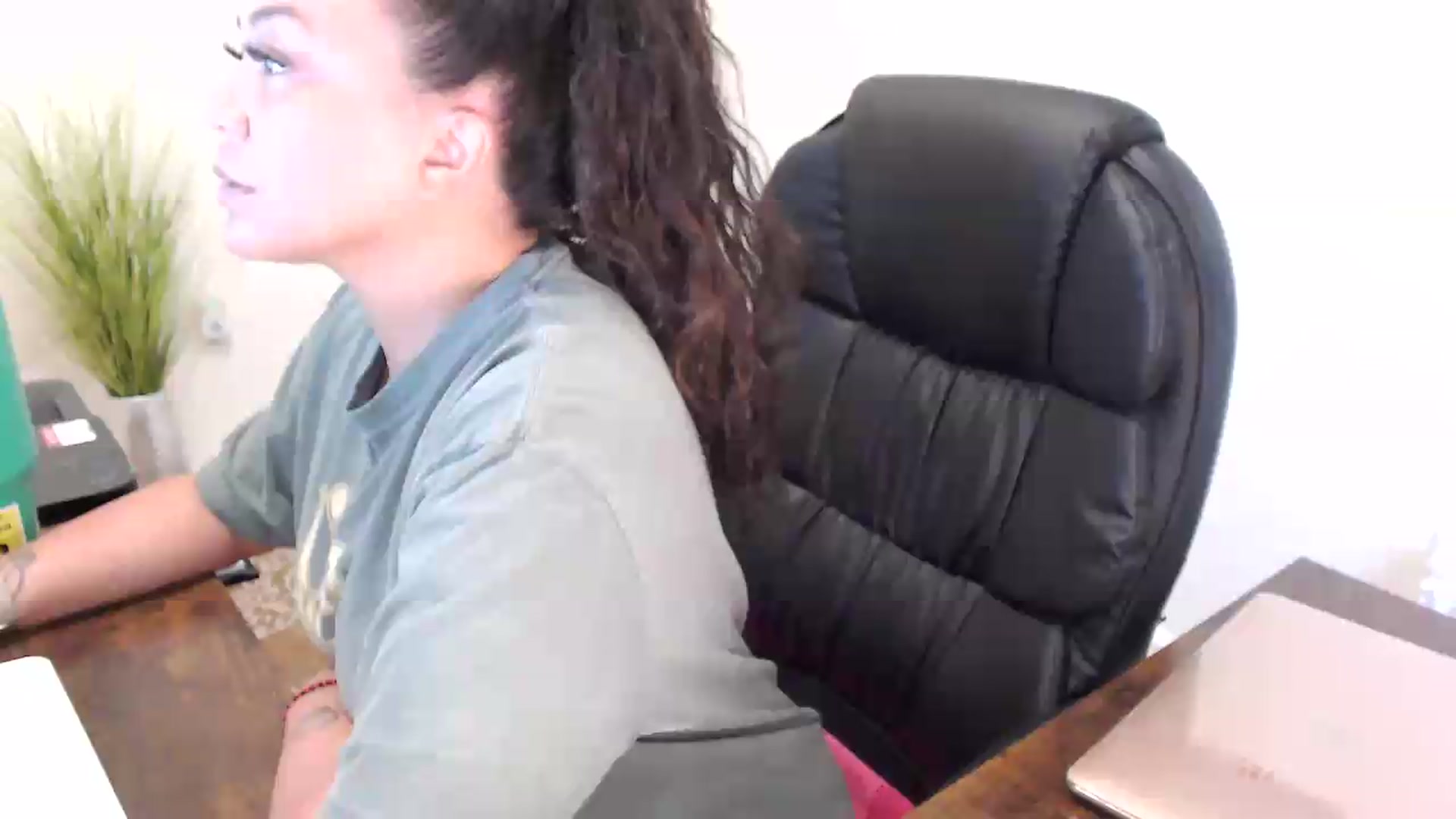 Gallery image thumbnail from MickaylaStar's myfreecams stream on, 07/08/2026, 17:20 image 16 of 20