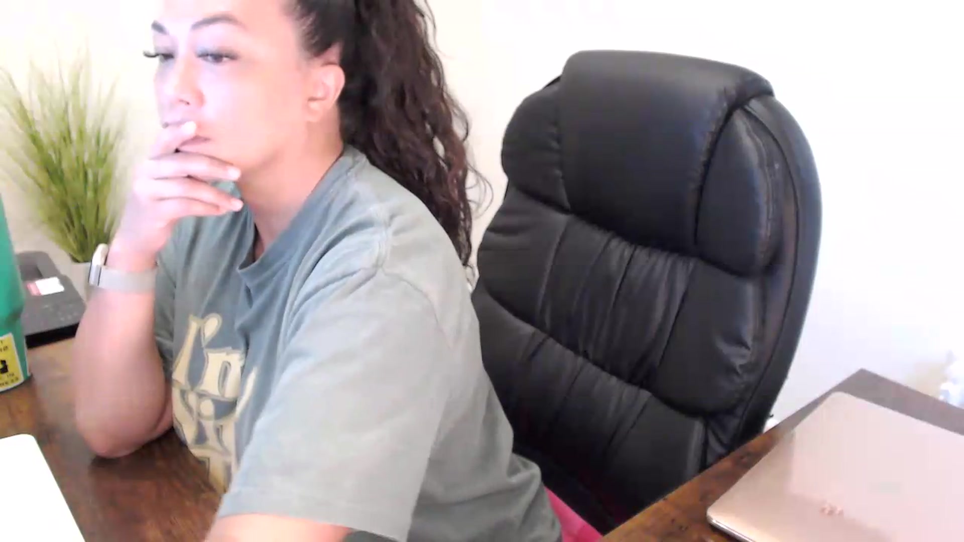 Gallery image thumbnail from MickaylaStar's myfreecams stream on, 07/08/2026, 17:20 image 12 of 20