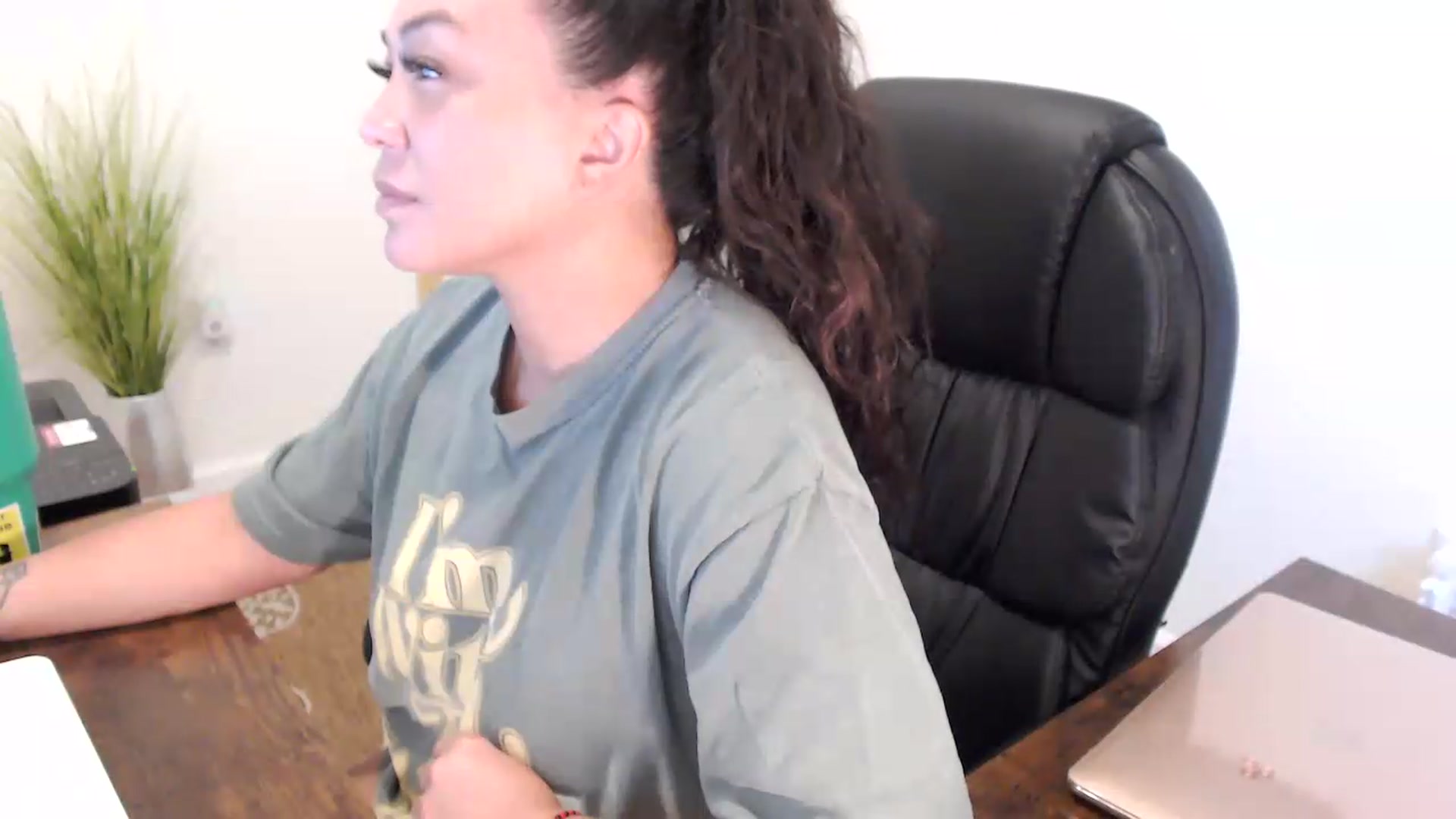 Gallery image thumbnail from MickaylaStar's myfreecams stream on, 07/08/2026, 17:20 image 9 of 20