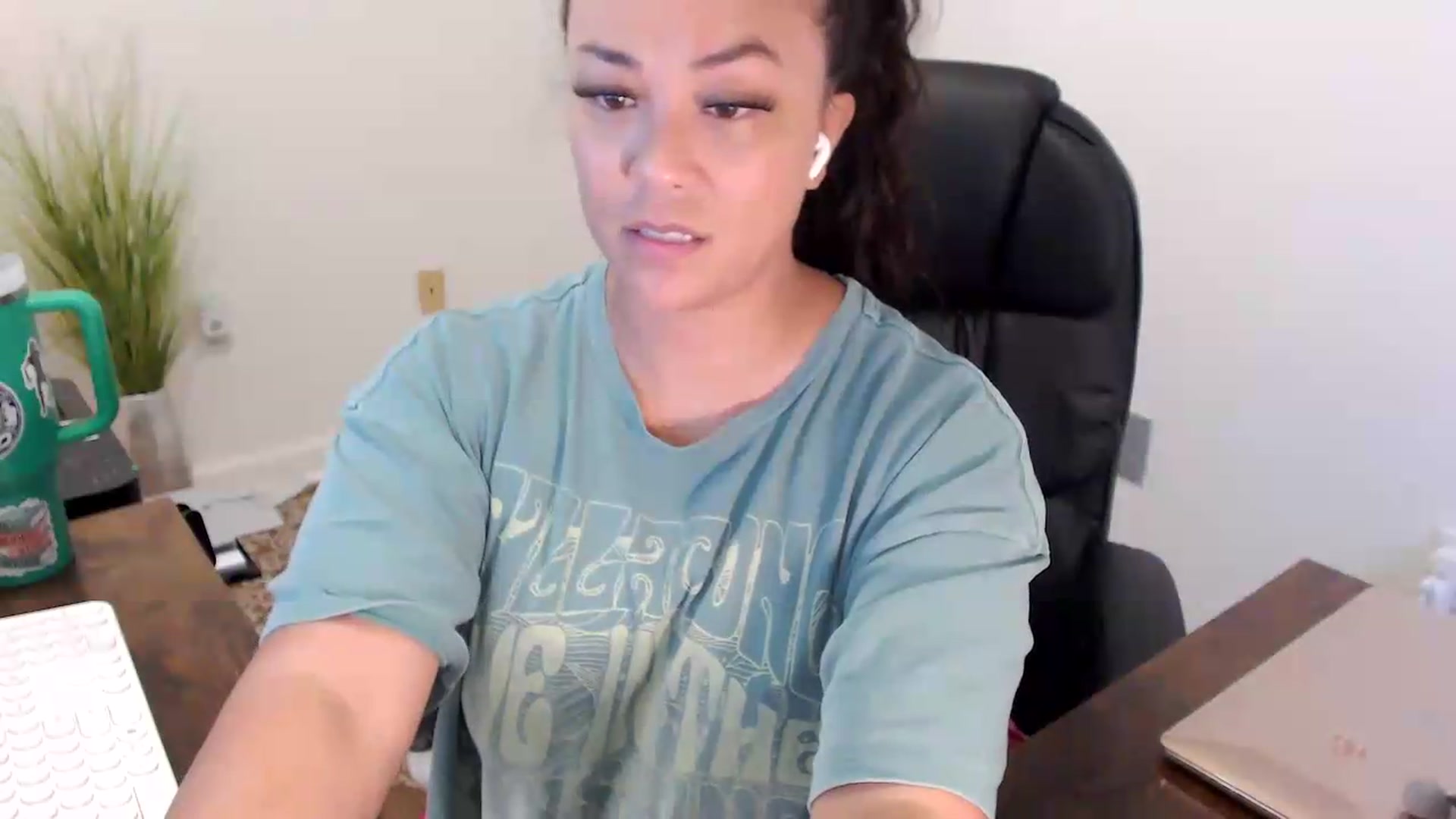 Gallery image thumbnail from MickaylaStar's myfreecams stream on, 07/09/2026, 14:38 image 4 of 20