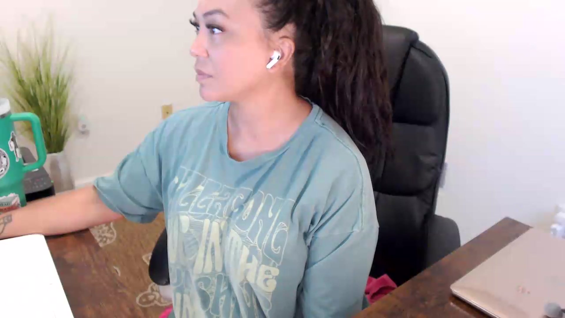 Gallery image thumbnail from MickaylaStar's myfreecams stream on, 07/09/2026, 14:38 image 8 of 20