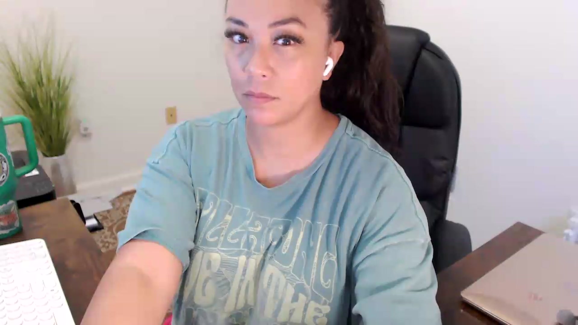 Gallery image thumbnail from MickaylaStar's myfreecams stream on, 07/09/2026, 14:38 image 10 of 20
