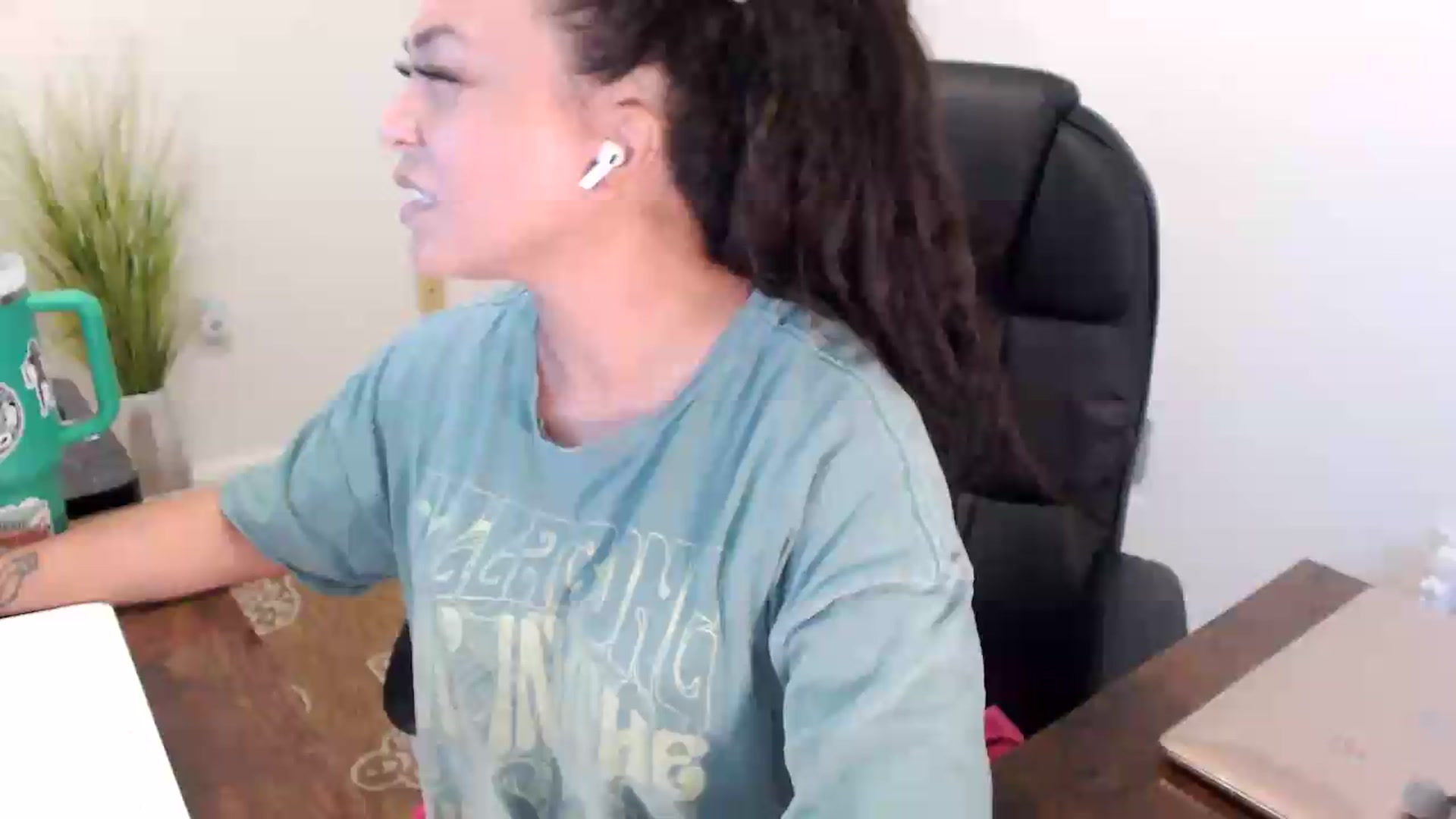 Gallery image thumbnail from MickaylaStar's myfreecams stream on, 07/09/2026, 14:38 image 9 of 20
