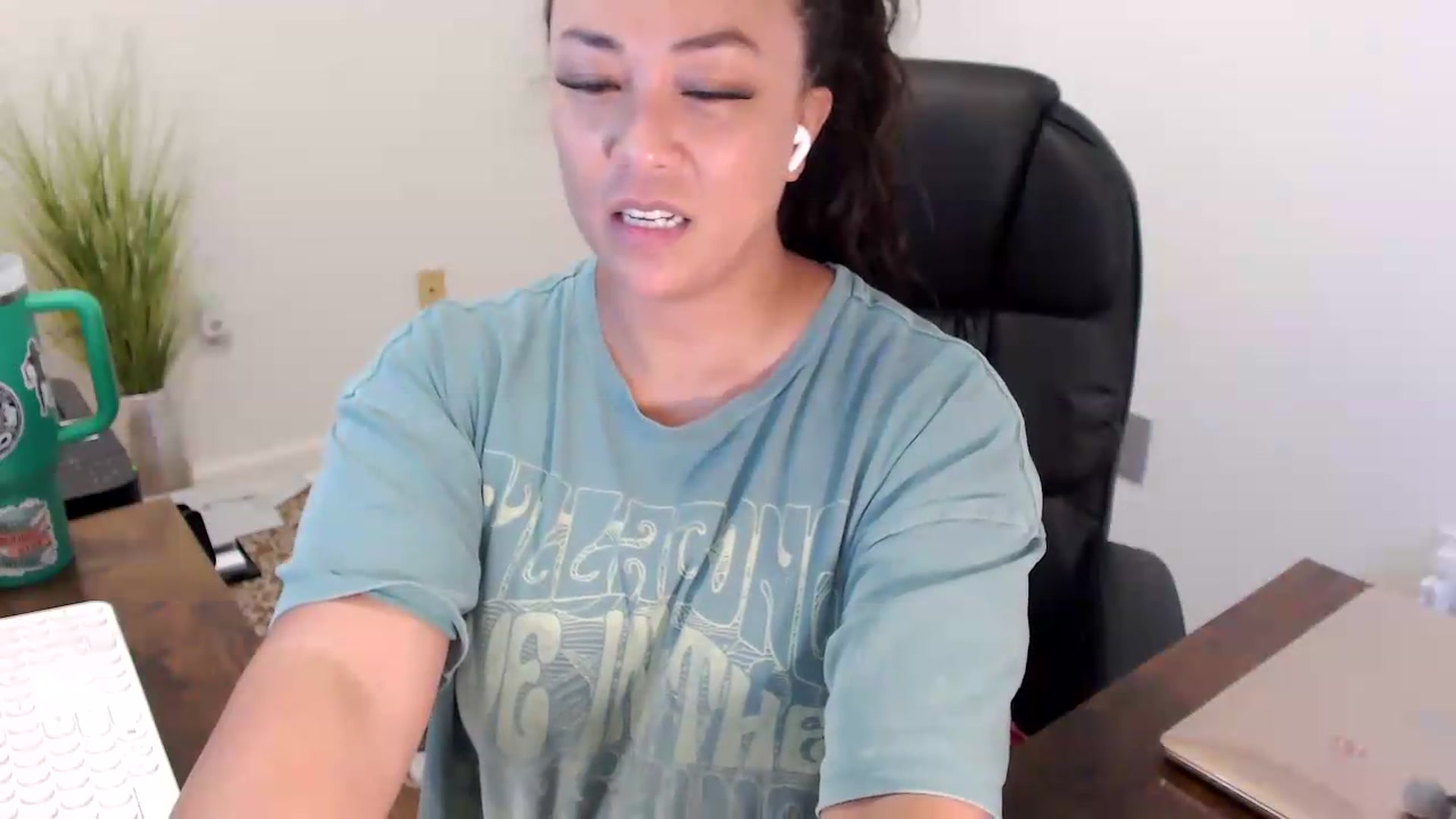 Gallery image thumbnail from MickaylaStar's myfreecams stream on, 07/09/2026, 14:38 image 3 of 20
