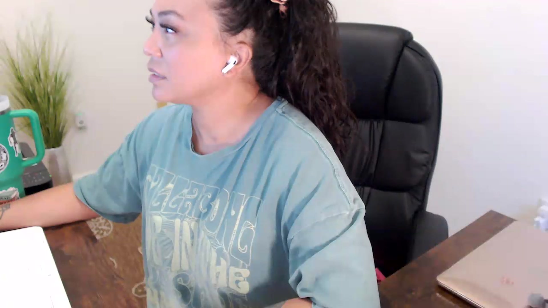Gallery image thumbnail from MickaylaStar's myfreecams stream on, 07/09/2026, 14:38 image 5 of 20