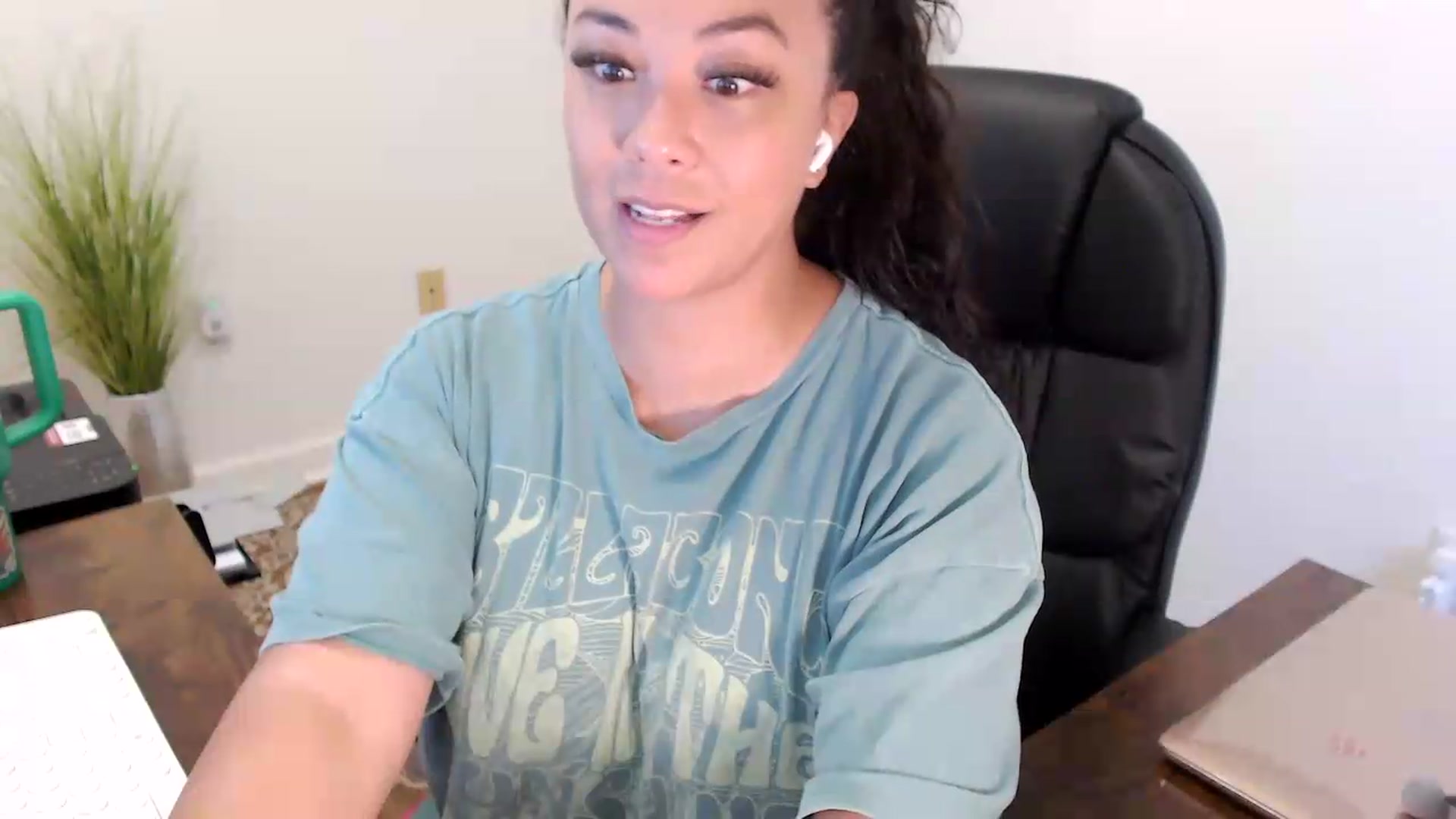 Gallery image thumbnail from MickaylaStar's myfreecams stream on, 07/09/2026, 15:03 image 12 of 20