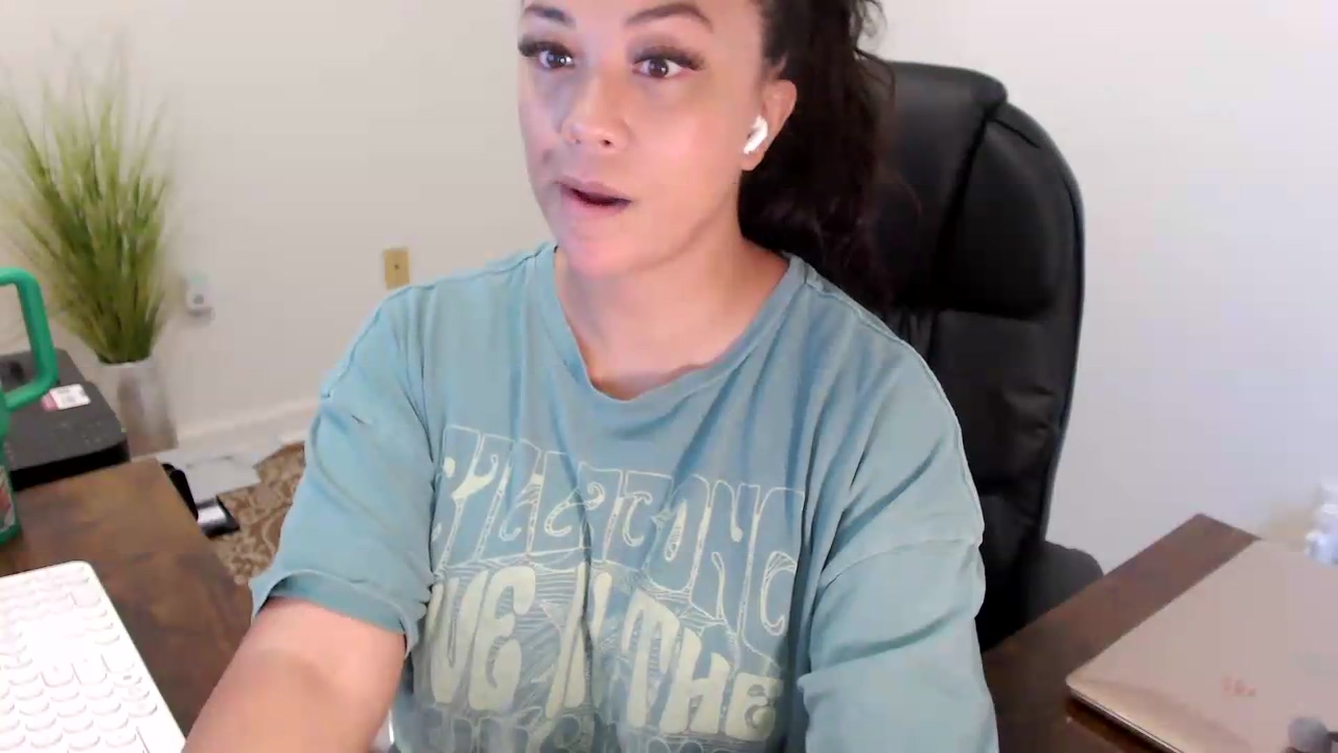 Gallery image thumbnail from MickaylaStar's myfreecams stream on, 07/09/2026, 15:03 image 11 of 20
