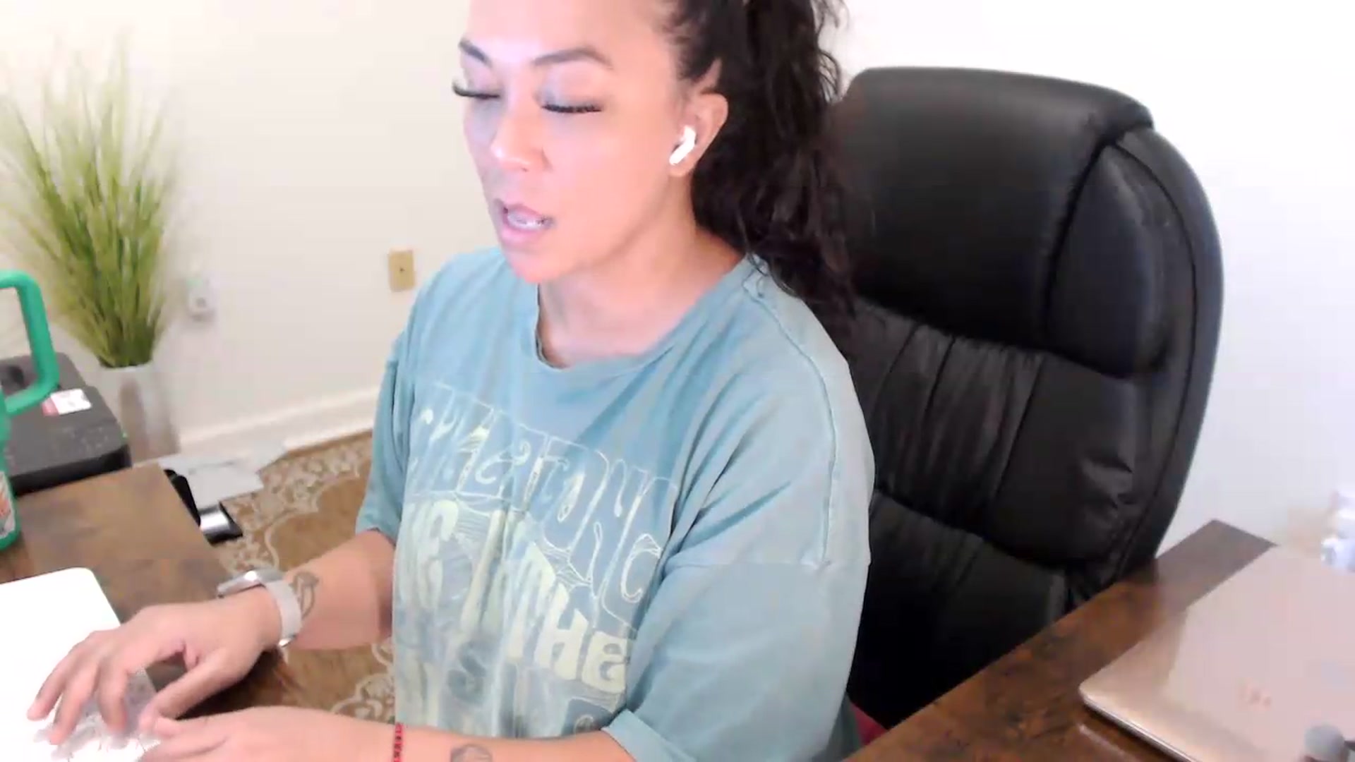 Gallery image thumbnail from MickaylaStar's myfreecams stream on, 07/09/2026, 15:03 image 10 of 20