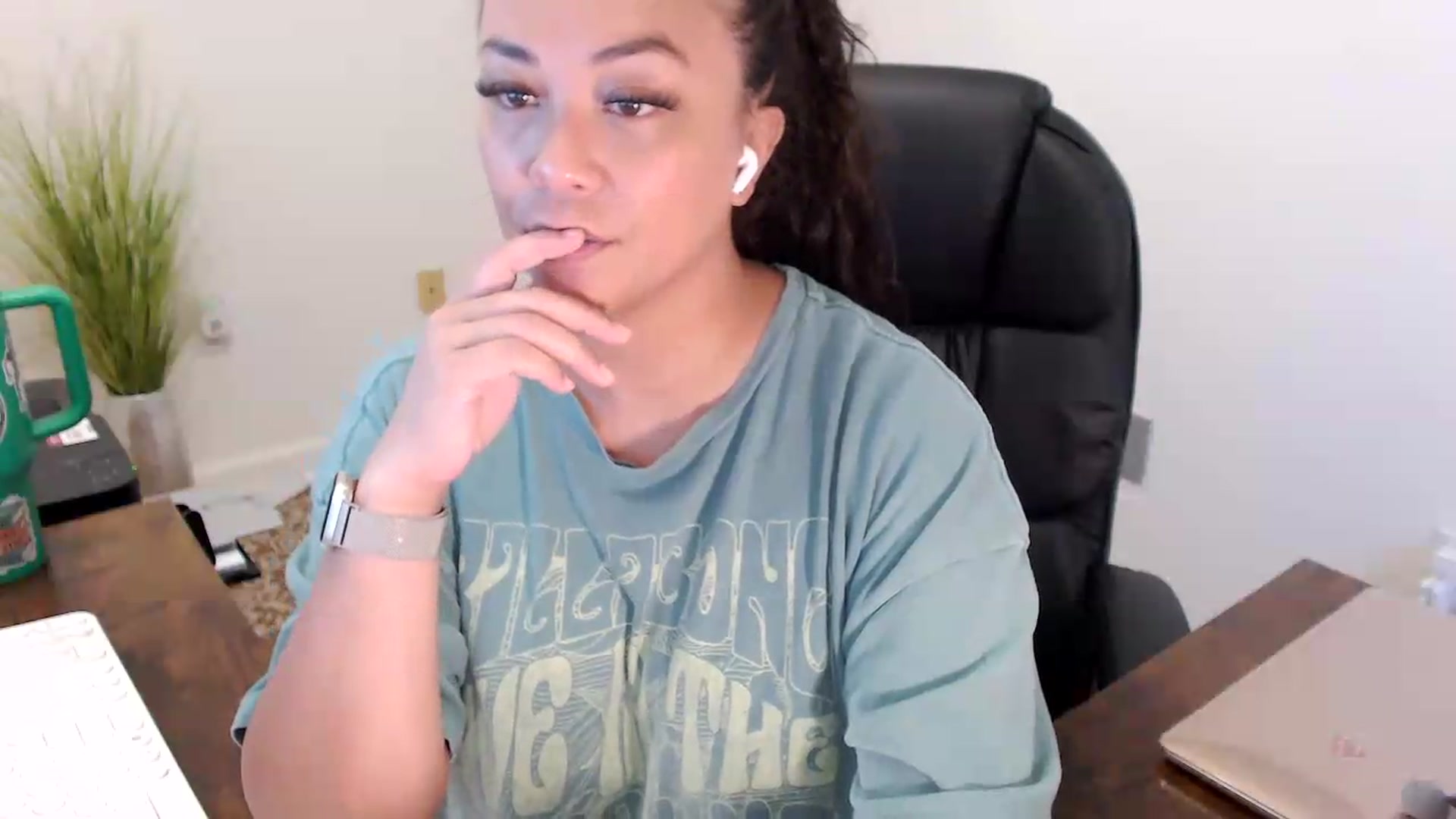 Gallery image thumbnail from MickaylaStar's myfreecams stream on, 07/09/2026, 15:03 image 19 of 20