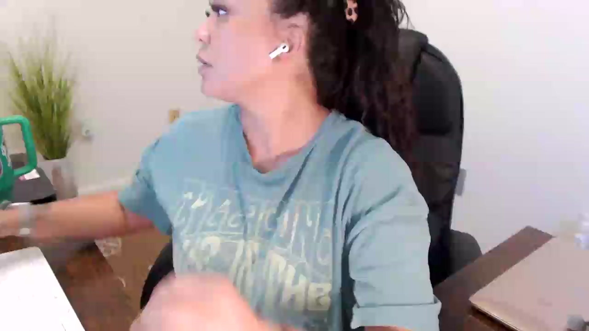 Gallery image thumbnail from MickaylaStar's myfreecams stream on, 07/09/2026, 15:03 image 16 of 20