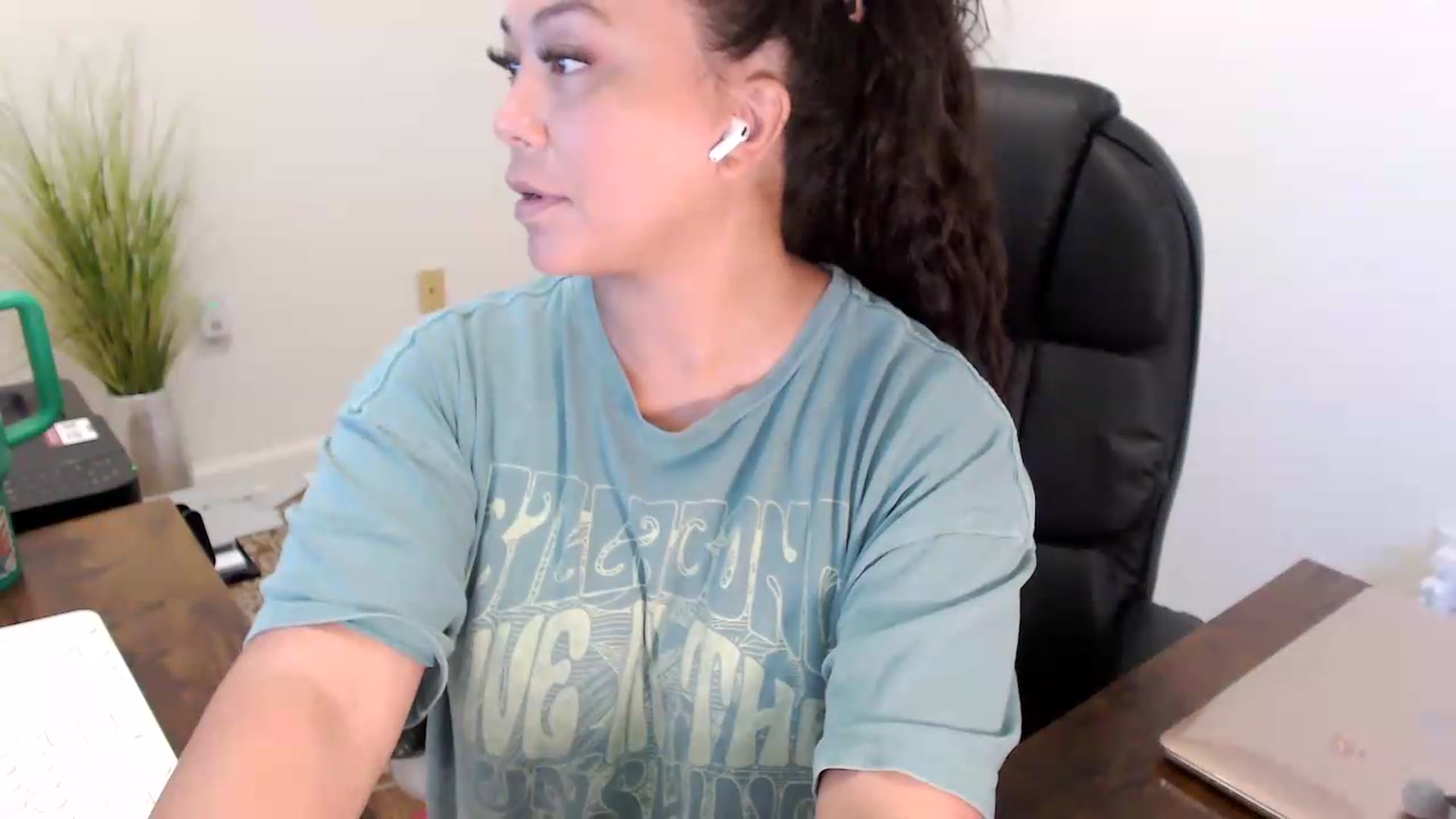 Gallery image thumbnail from MickaylaStar's myfreecams stream on, 07/09/2026, 15:03 image 14 of 20