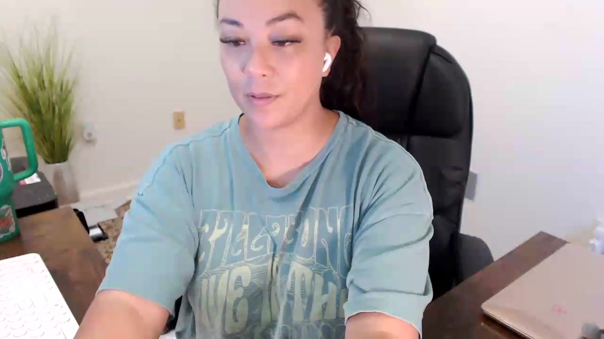 Gallery image thumbnail from MickaylaStar's myfreecams stream on, 07/09/2026, 15:03 image 18 of 20
