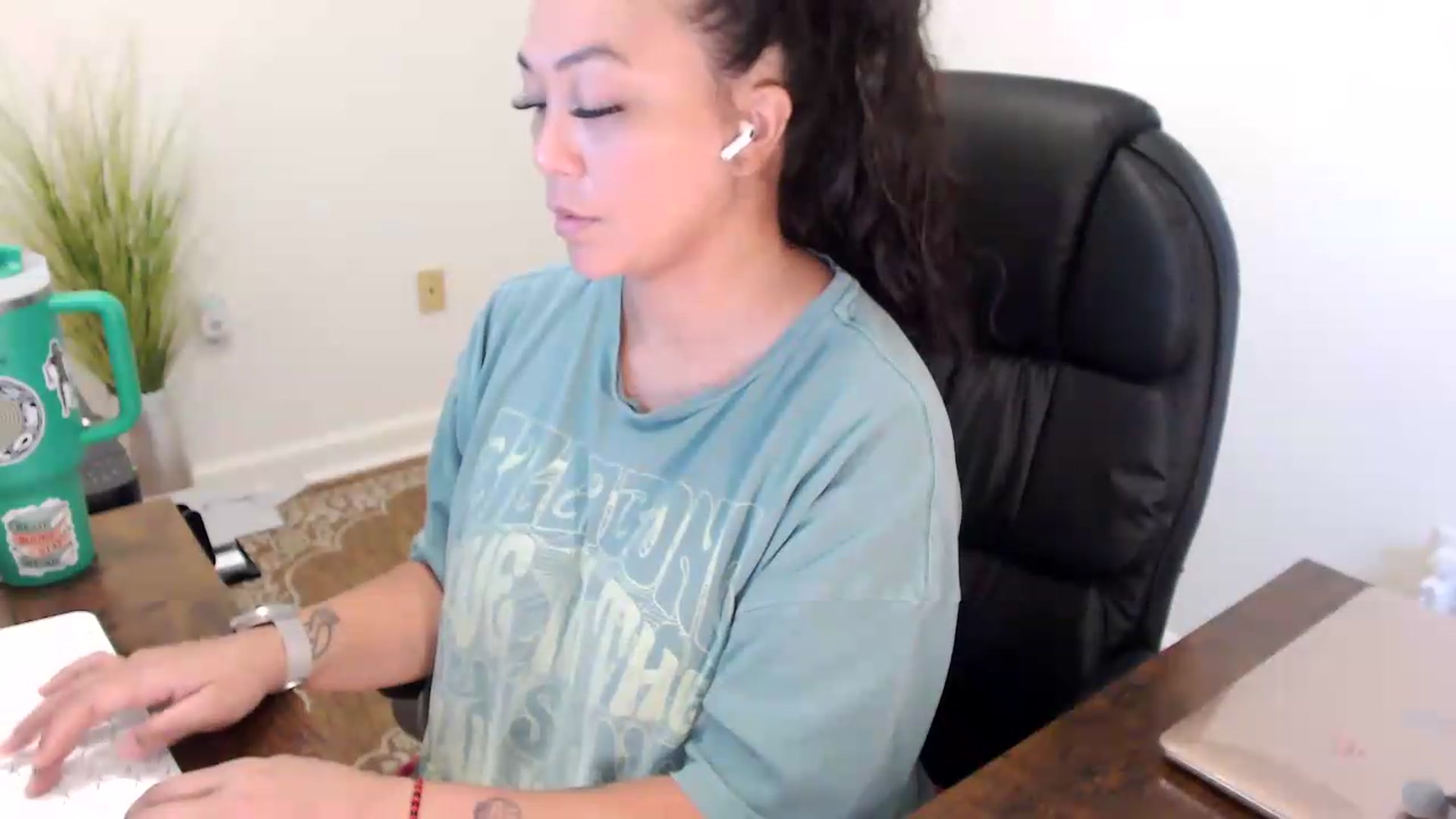 Gallery image thumbnail from MickaylaStar's myfreecams stream on, 07/09/2026, 15:28 image 12 of 20