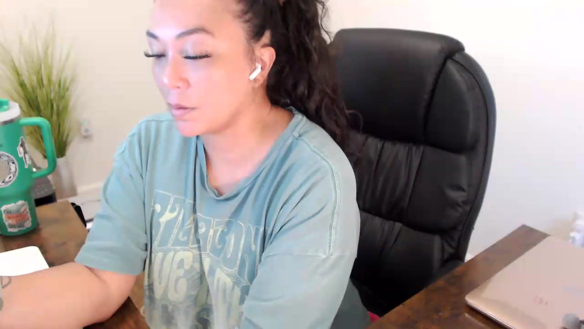 Gallery image thumbnail from MickaylaStar's myfreecams stream on, 07/09/2026, 15:28 image 17 of 20