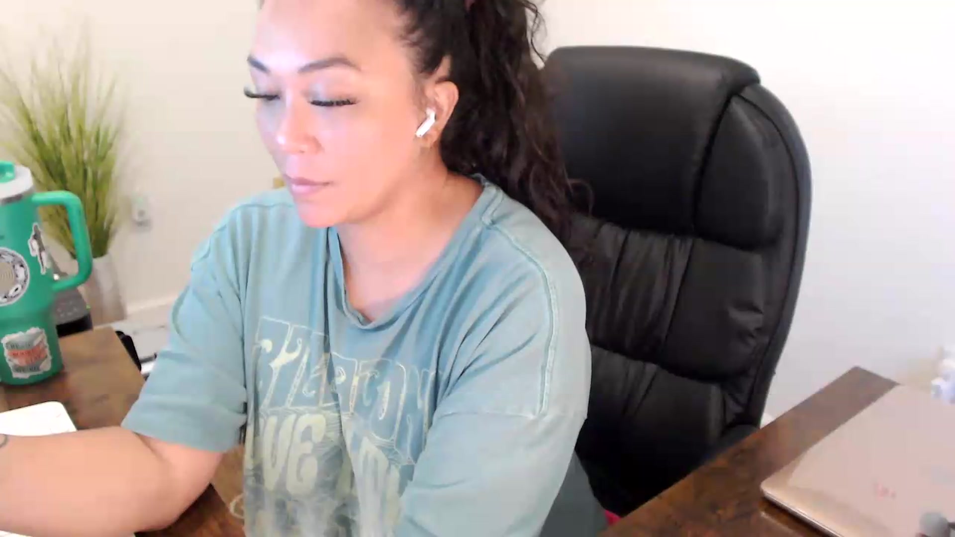 Gallery image thumbnail from MickaylaStar's myfreecams stream on, 07/09/2026, 15:28 image 19 of 20