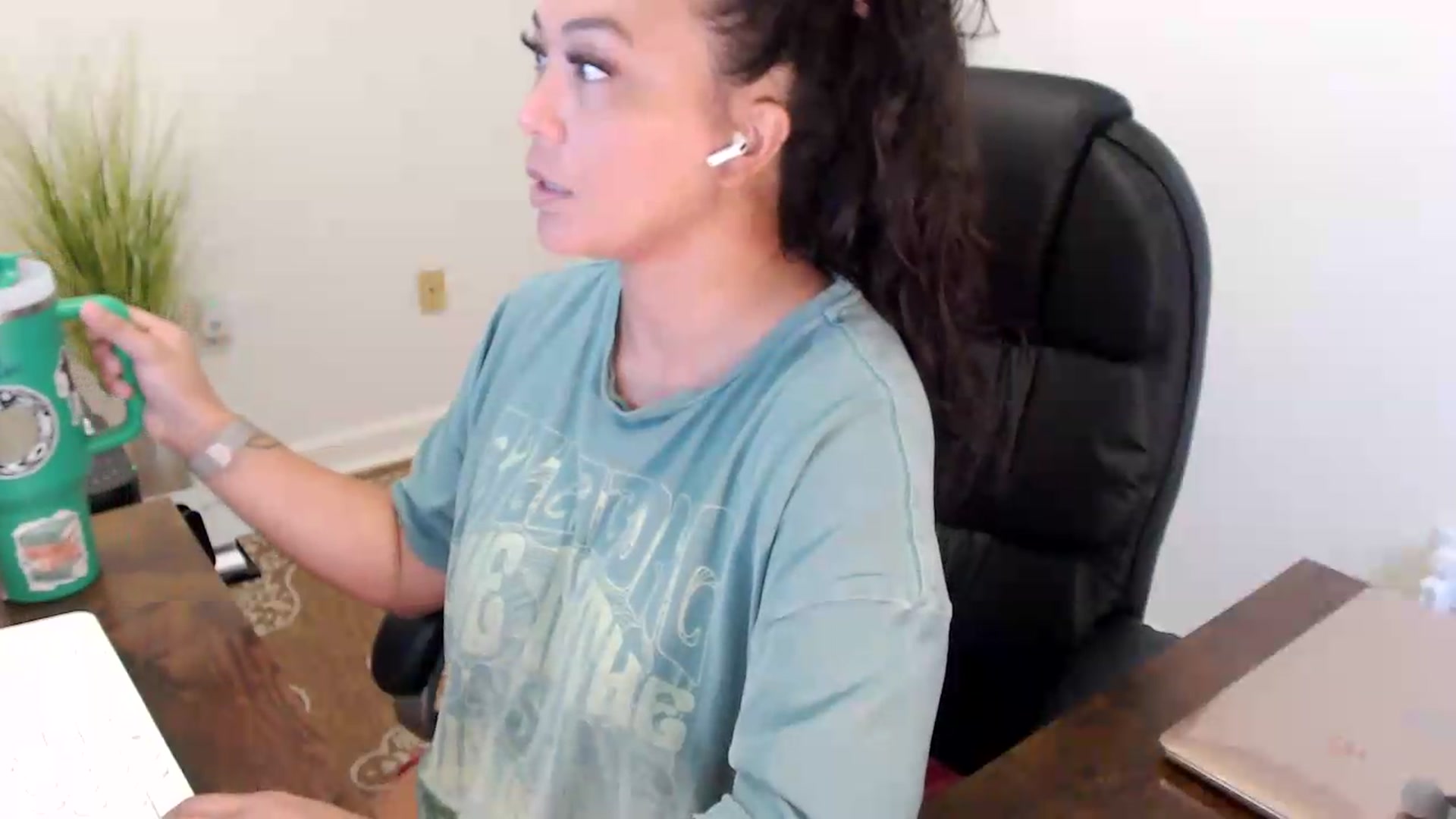 Gallery image thumbnail from MickaylaStar's myfreecams stream on, 07/09/2026, 15:28 image 7 of 20