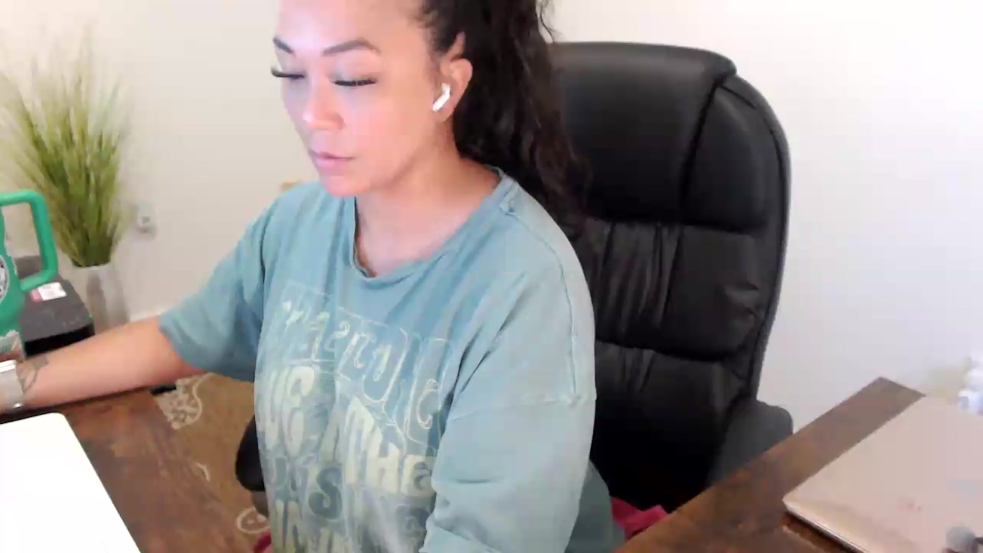 Gallery image thumbnail from MickaylaStar's myfreecams stream on, 07/09/2026, 15:28 image 3 of 20