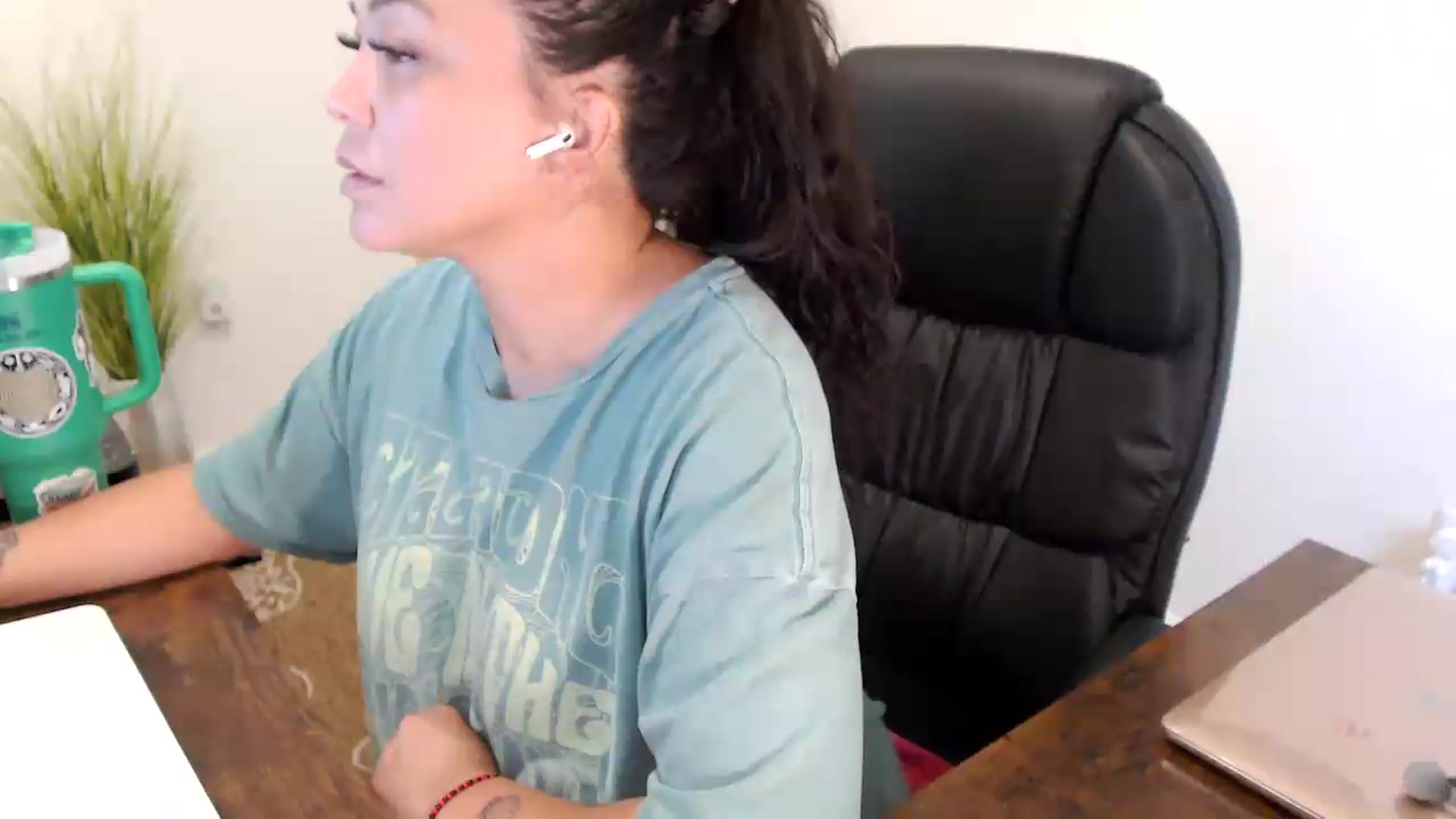 Gallery image thumbnail from MickaylaStar's myfreecams stream on, 07/09/2026, 17:04 image 15 of 20