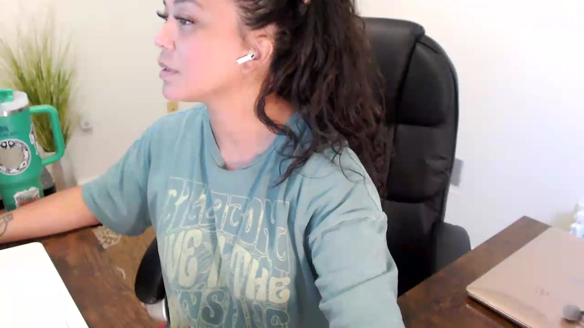 Gallery image thumbnail from MickaylaStar's myfreecams stream on, 07/09/2026, 17:04 image 17 of 20