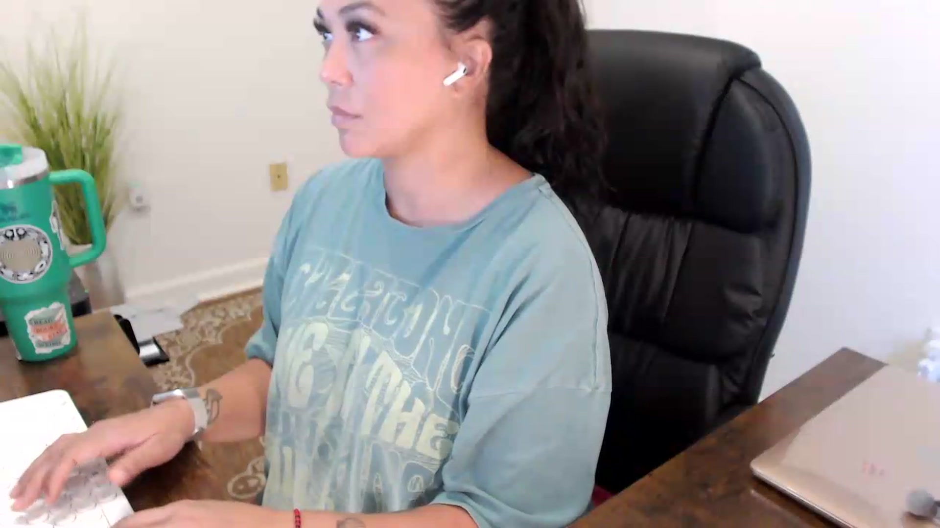 Gallery image thumbnail from MickaylaStar's myfreecams stream on, 07/09/2026, 17:04 image 13 of 20